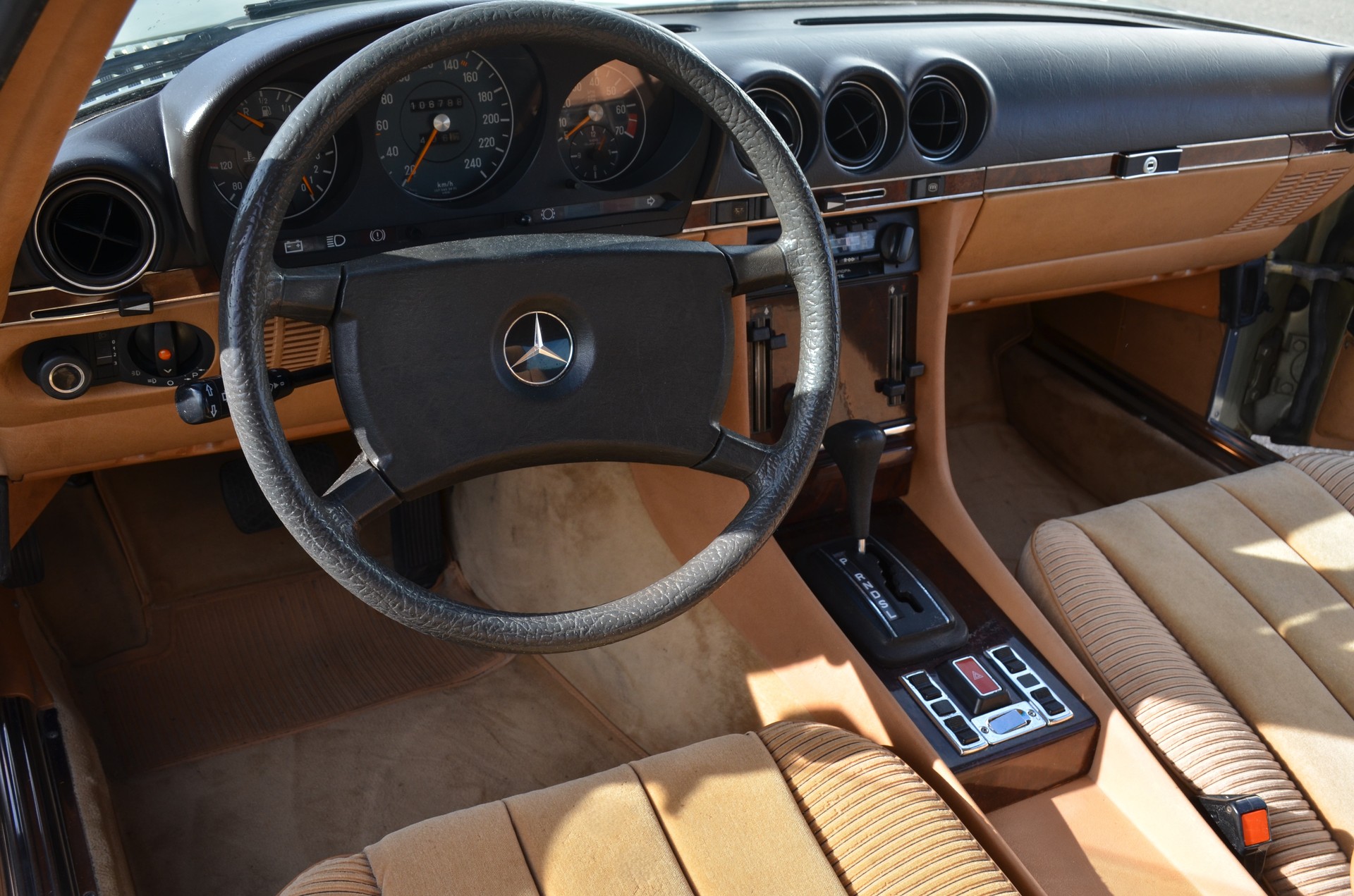MERCEDES-BENZ SLC 350-image-17