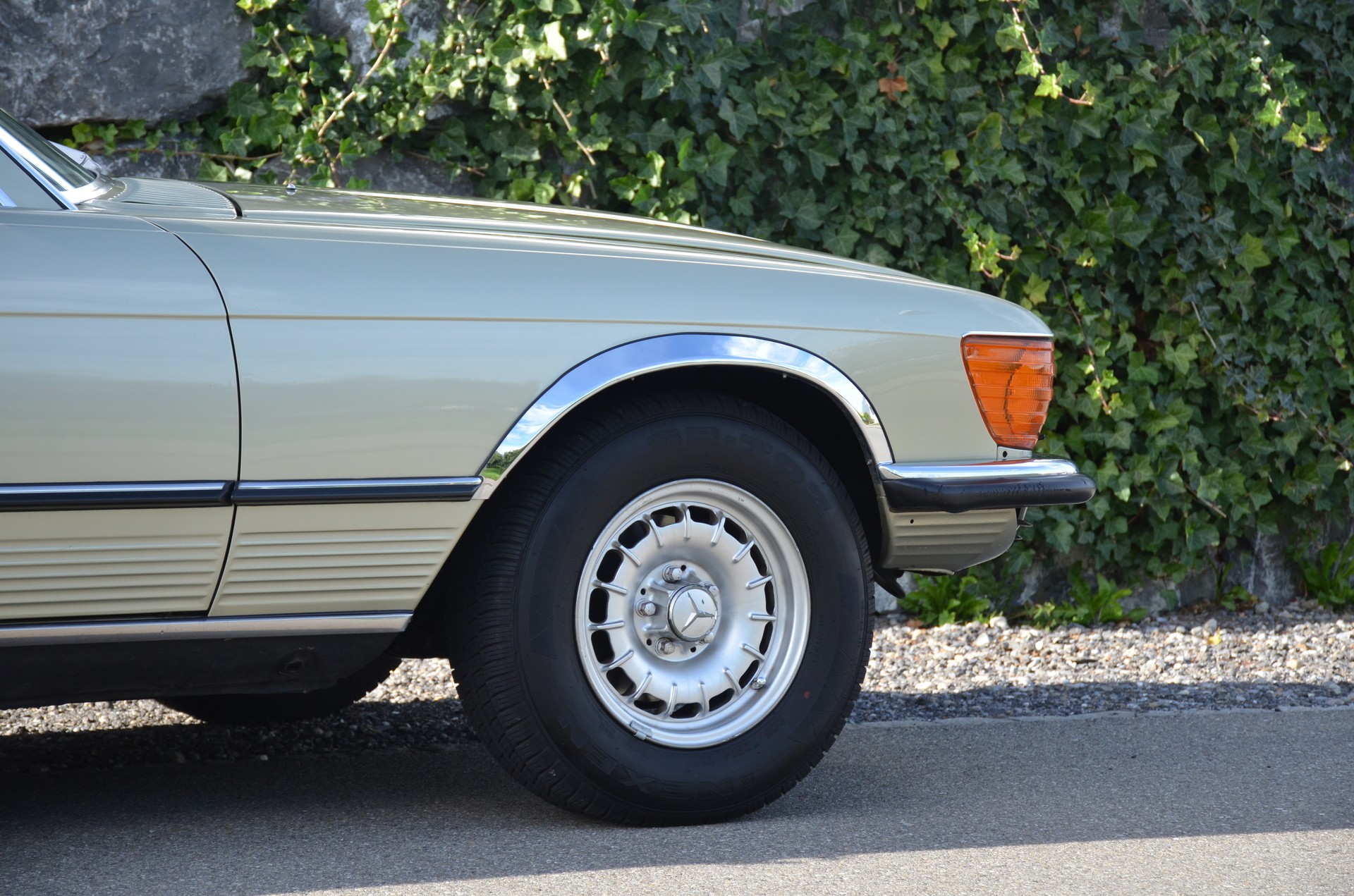 MERCEDES-BENZ SLC 350-image-12