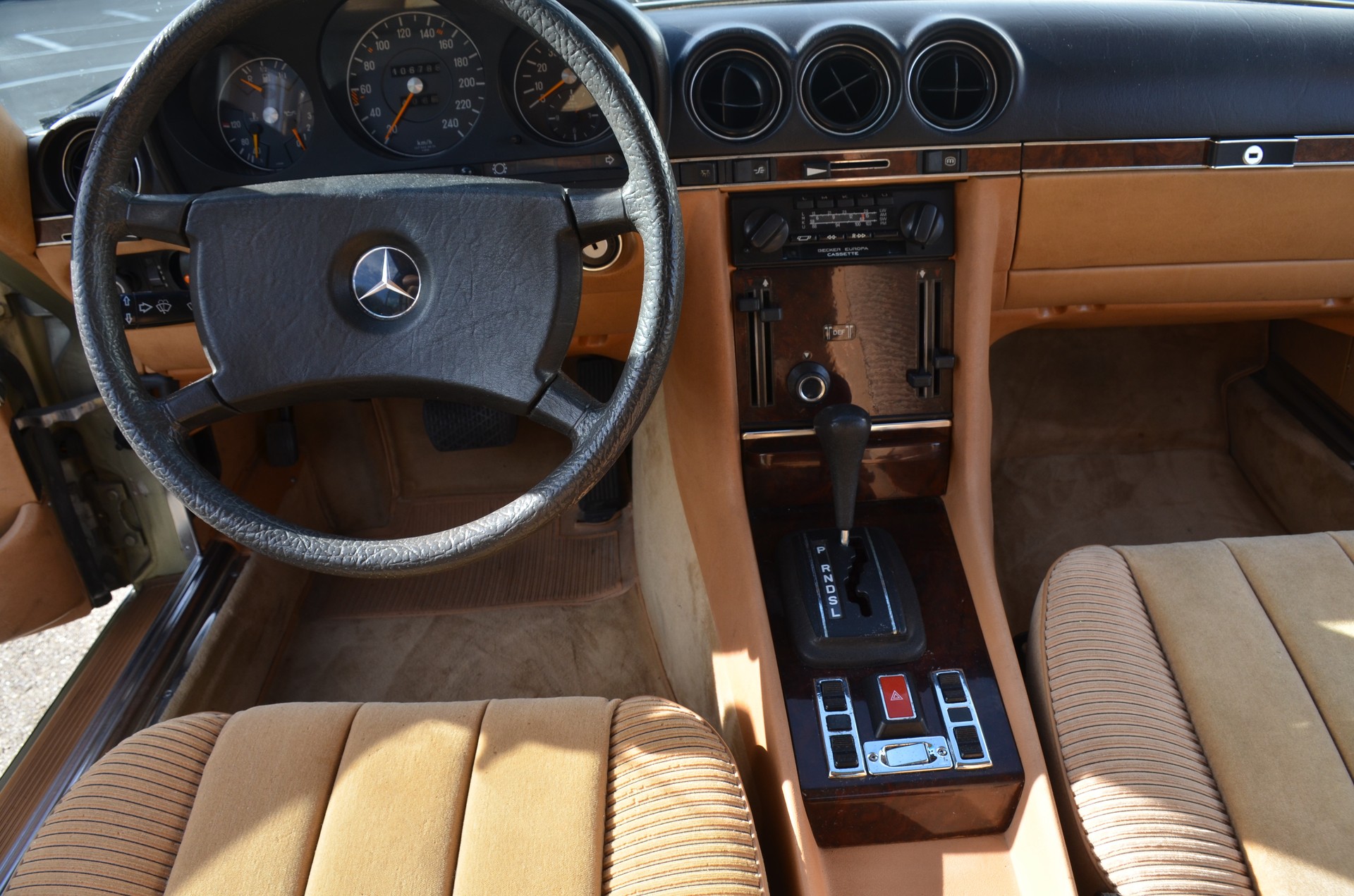 MERCEDES-BENZ SLC 350-image-18