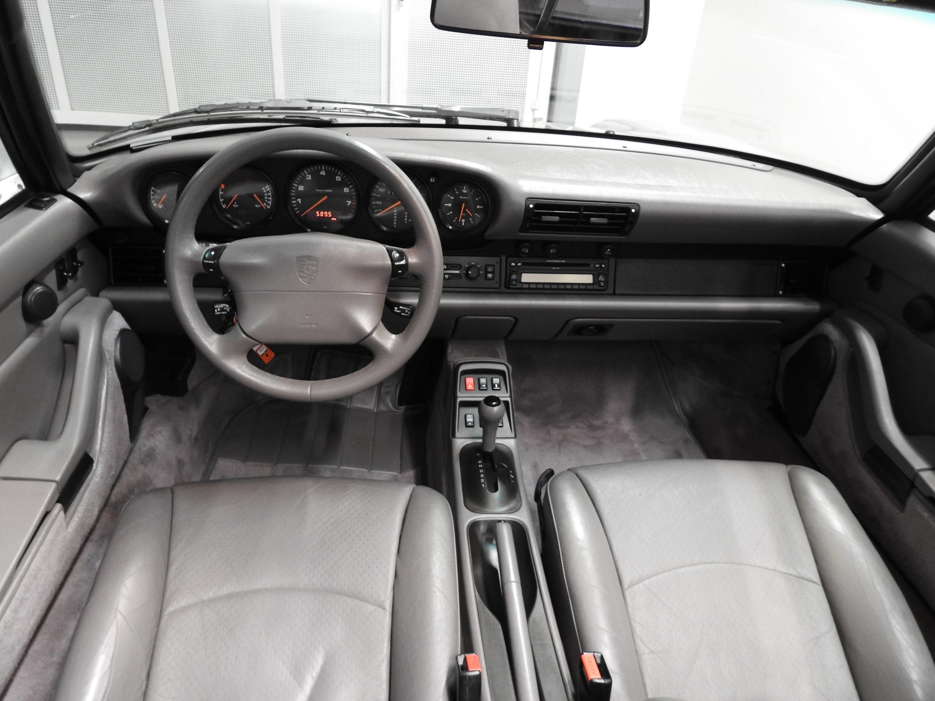 PORSCHE 911 Carrera Cabriolet-image-6