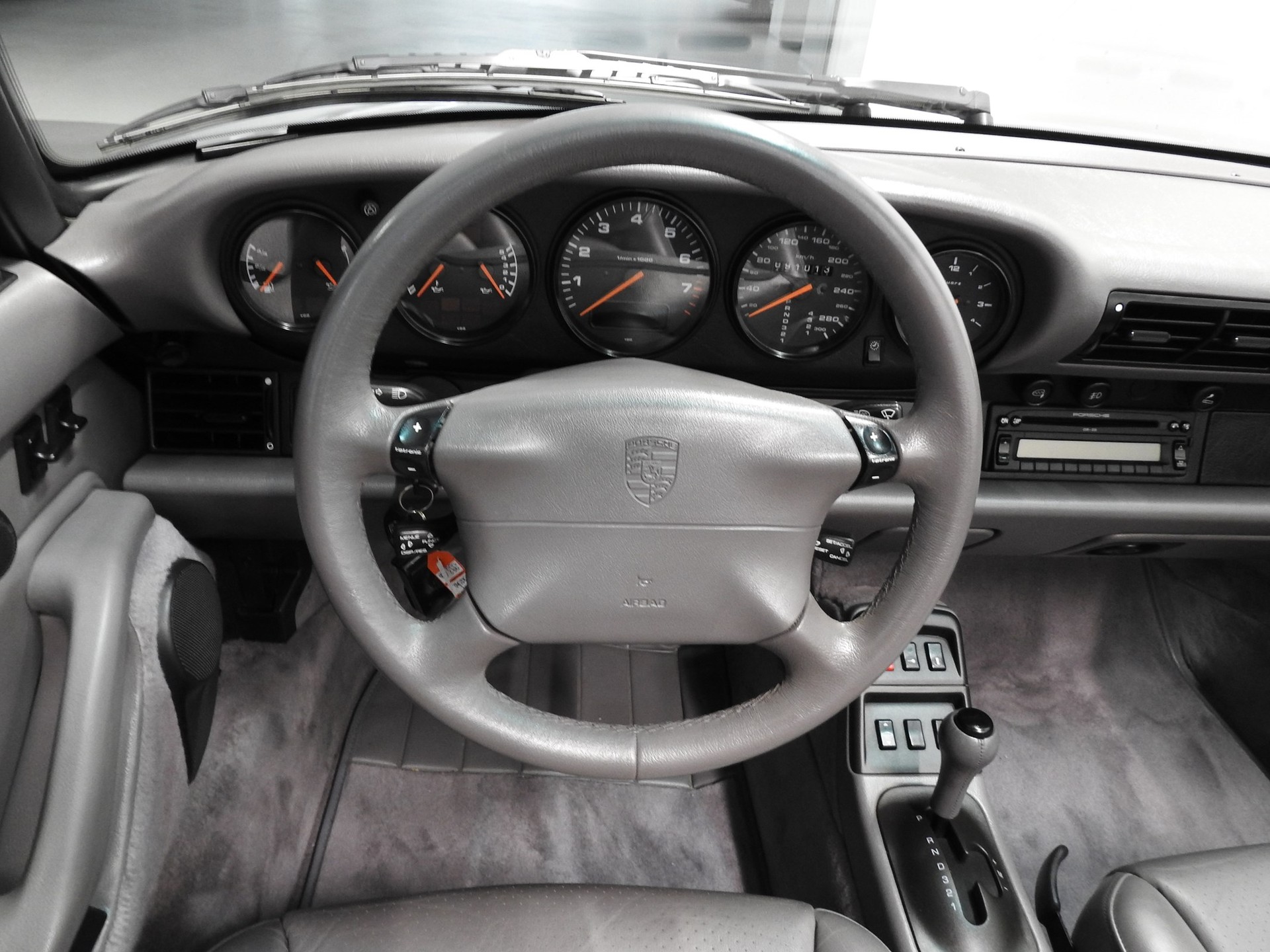 PORSCHE 911 Carrera Cabriolet-image-5