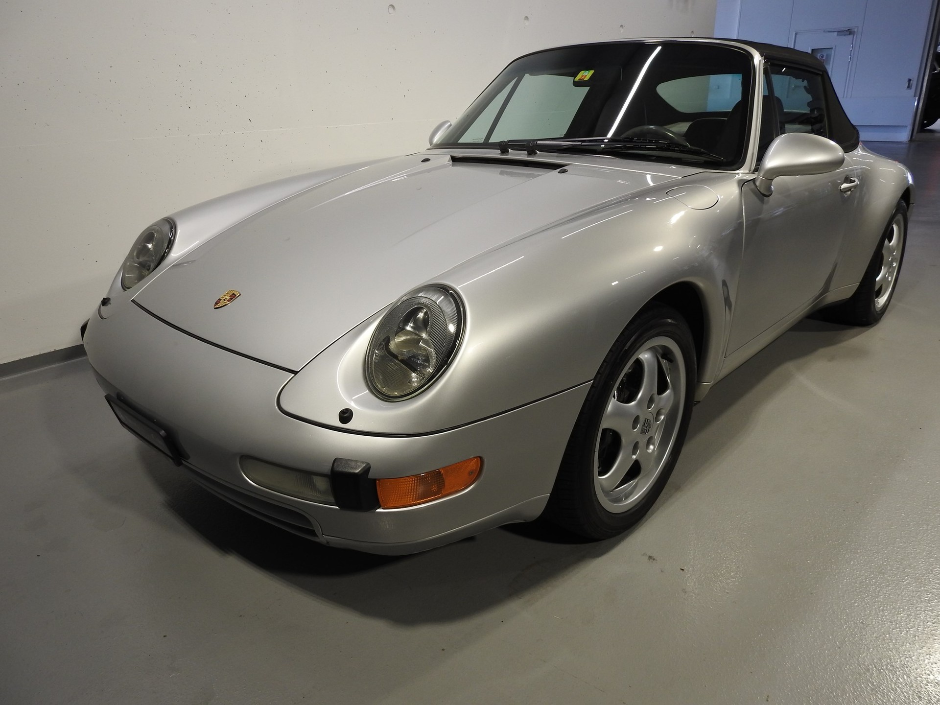 PORSCHE 911 Carrera Cabriolet-image-9