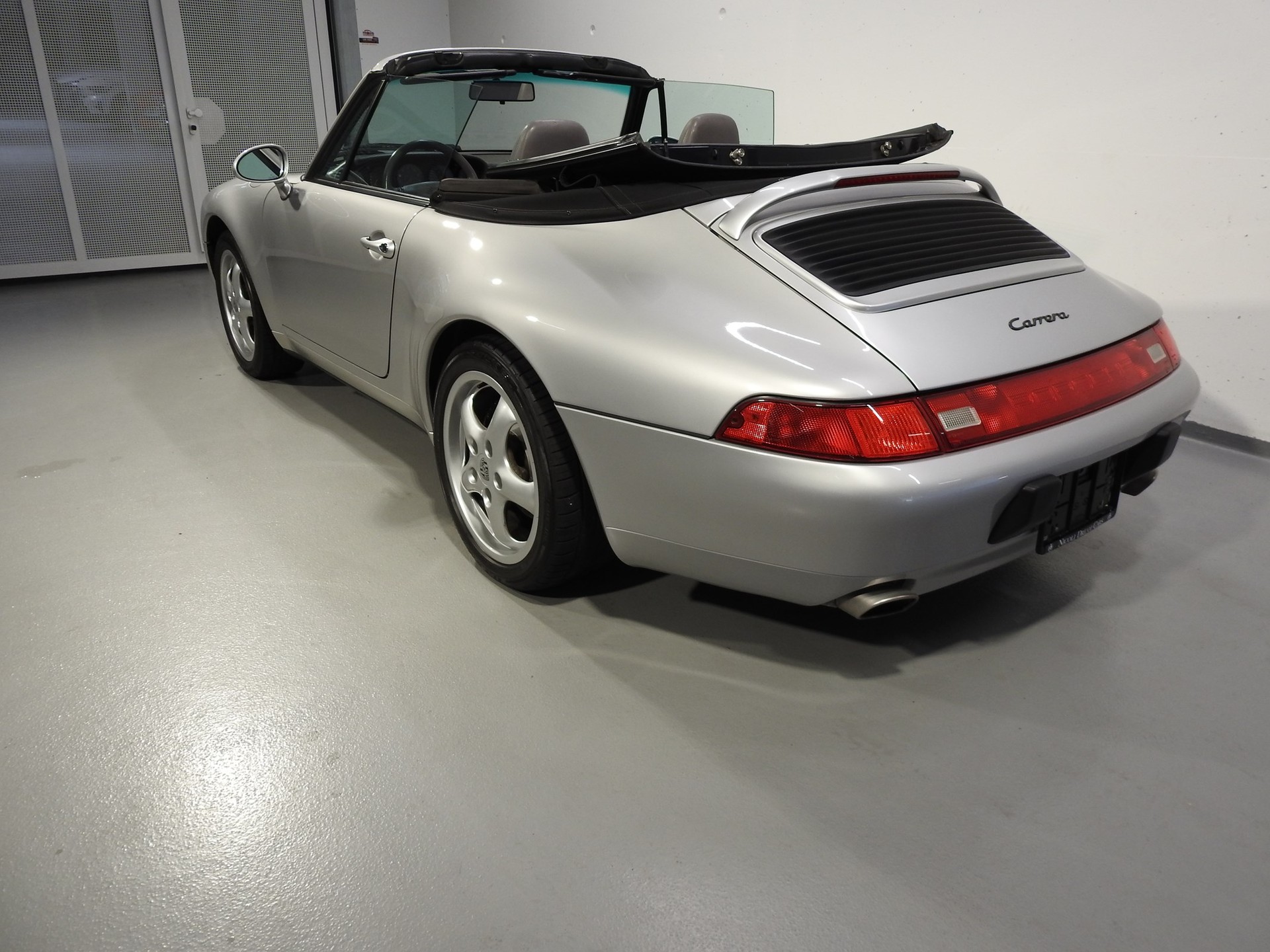 PORSCHE 911 Carrera Cabriolet-image-3