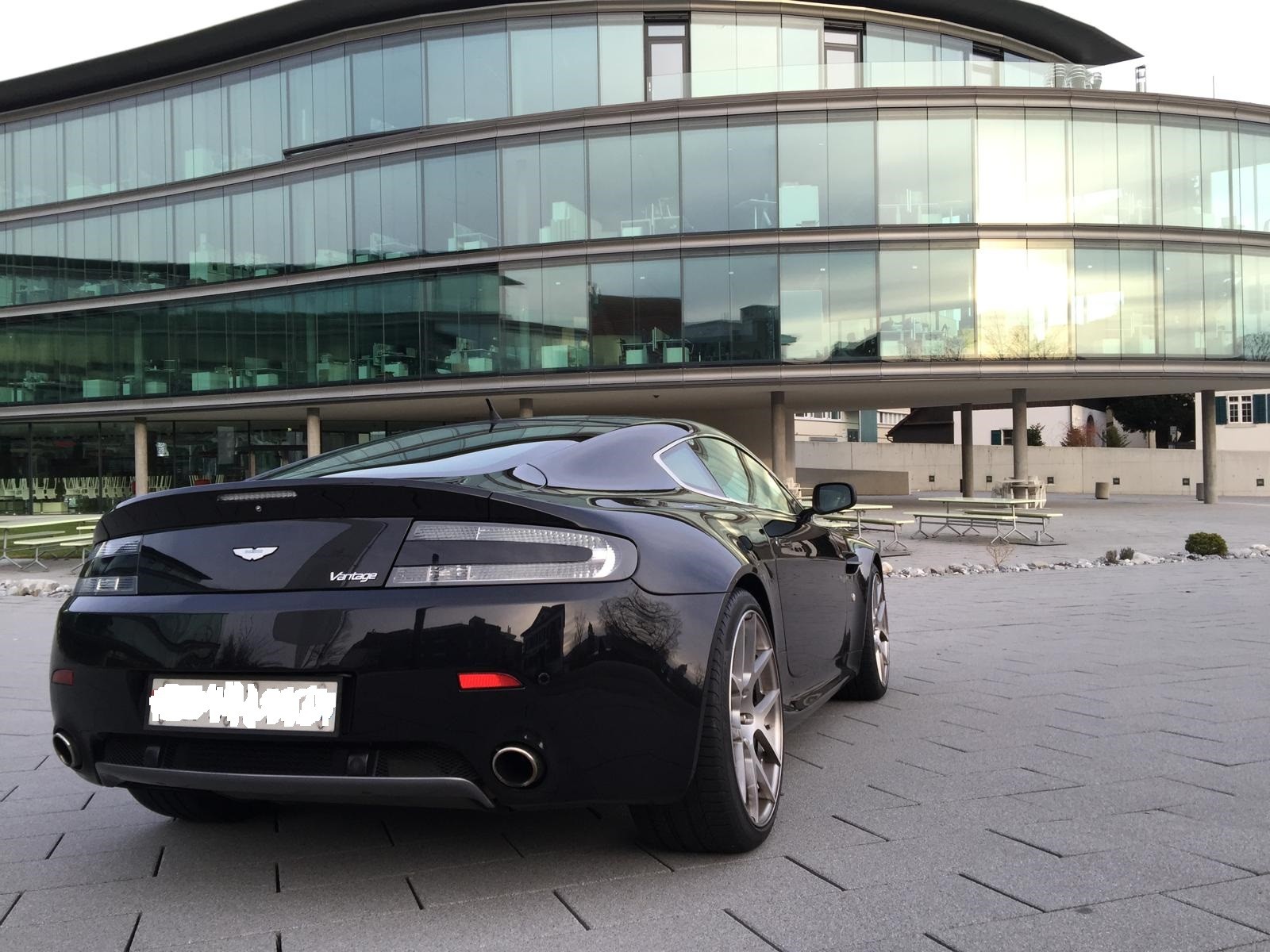 ASTON MARTIN V8 Vantage 4.3-image-1