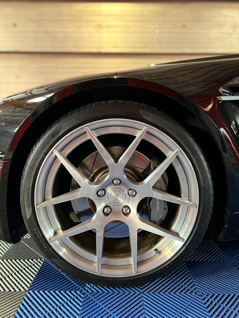 ASTON MARTIN V8 Vantage 4.3-image-6