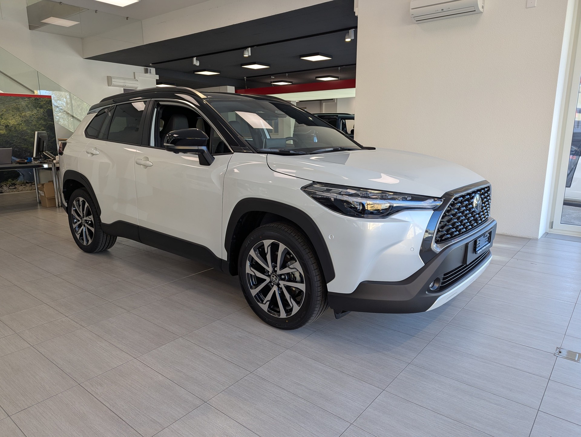 TOYOTA Corolla Cross 2.0 4WD Premium e-CVT-image-8