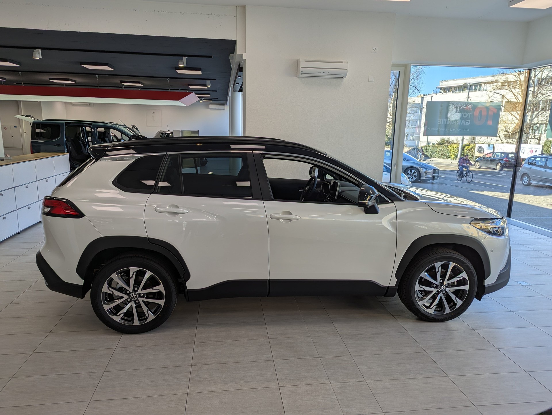 TOYOTA Corolla Cross 2.0 4WD Premium e-CVT-image-7