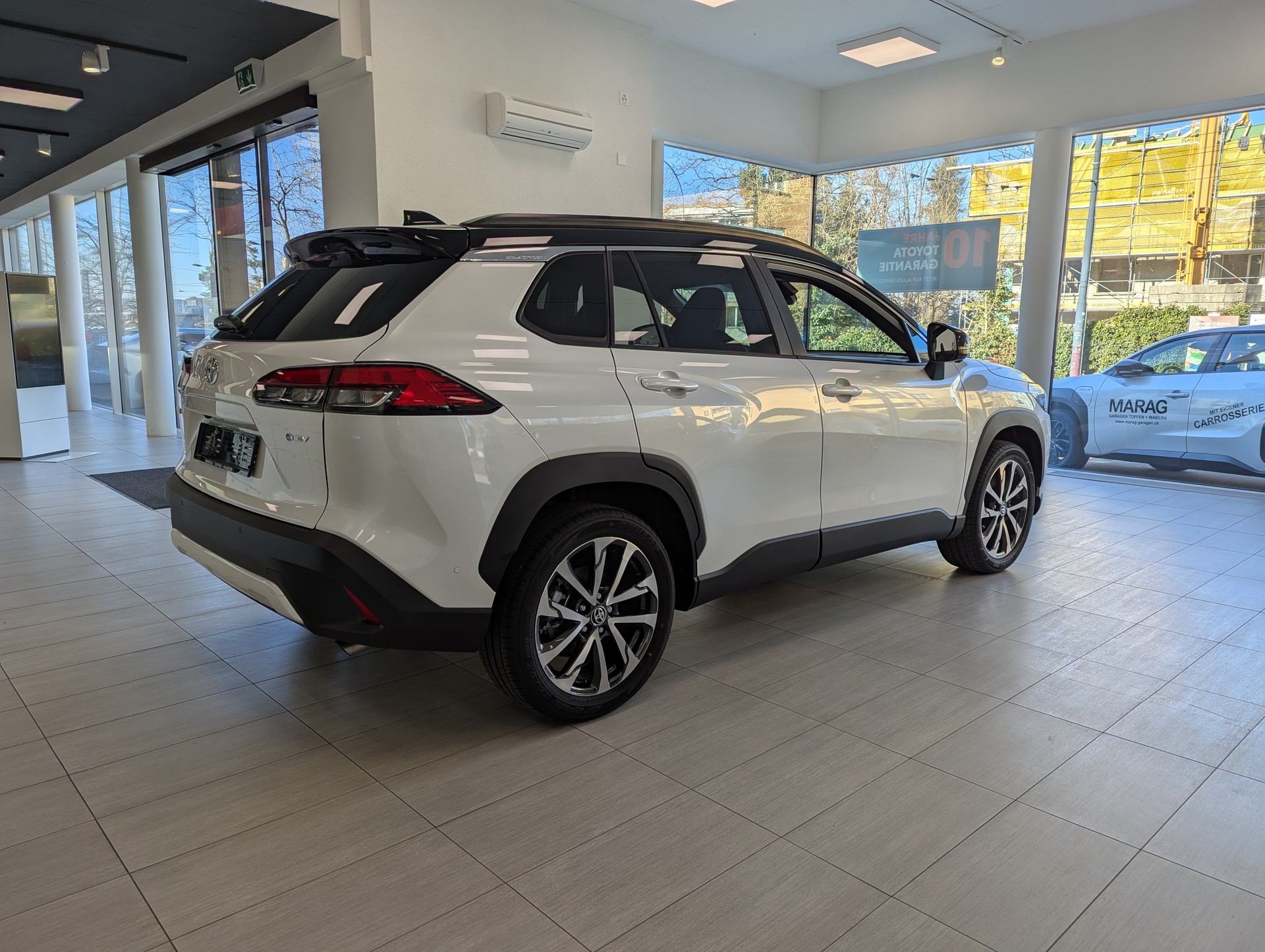 TOYOTA Corolla Cross 2.0 4WD Premium e-CVT-image-6