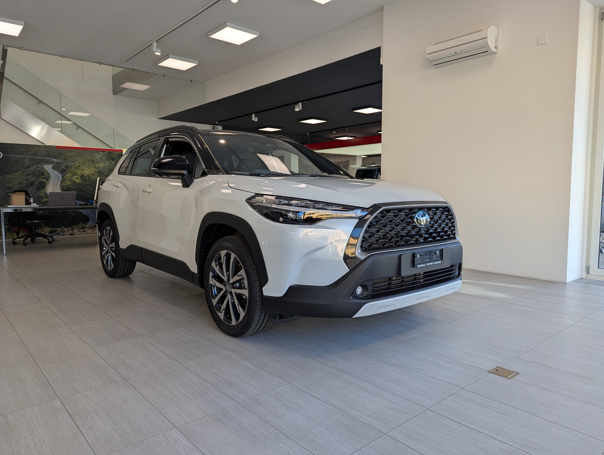 TOYOTA Corolla Cross 2.0 4WD Premium e-CVT-image-9