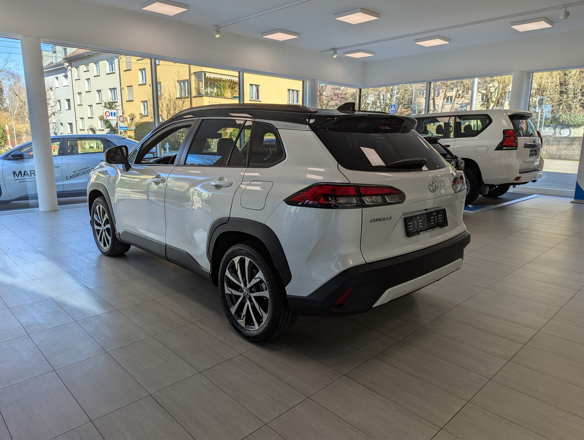 TOYOTA Corolla Cross 2.0 4WD Premium e-CVT-image-4