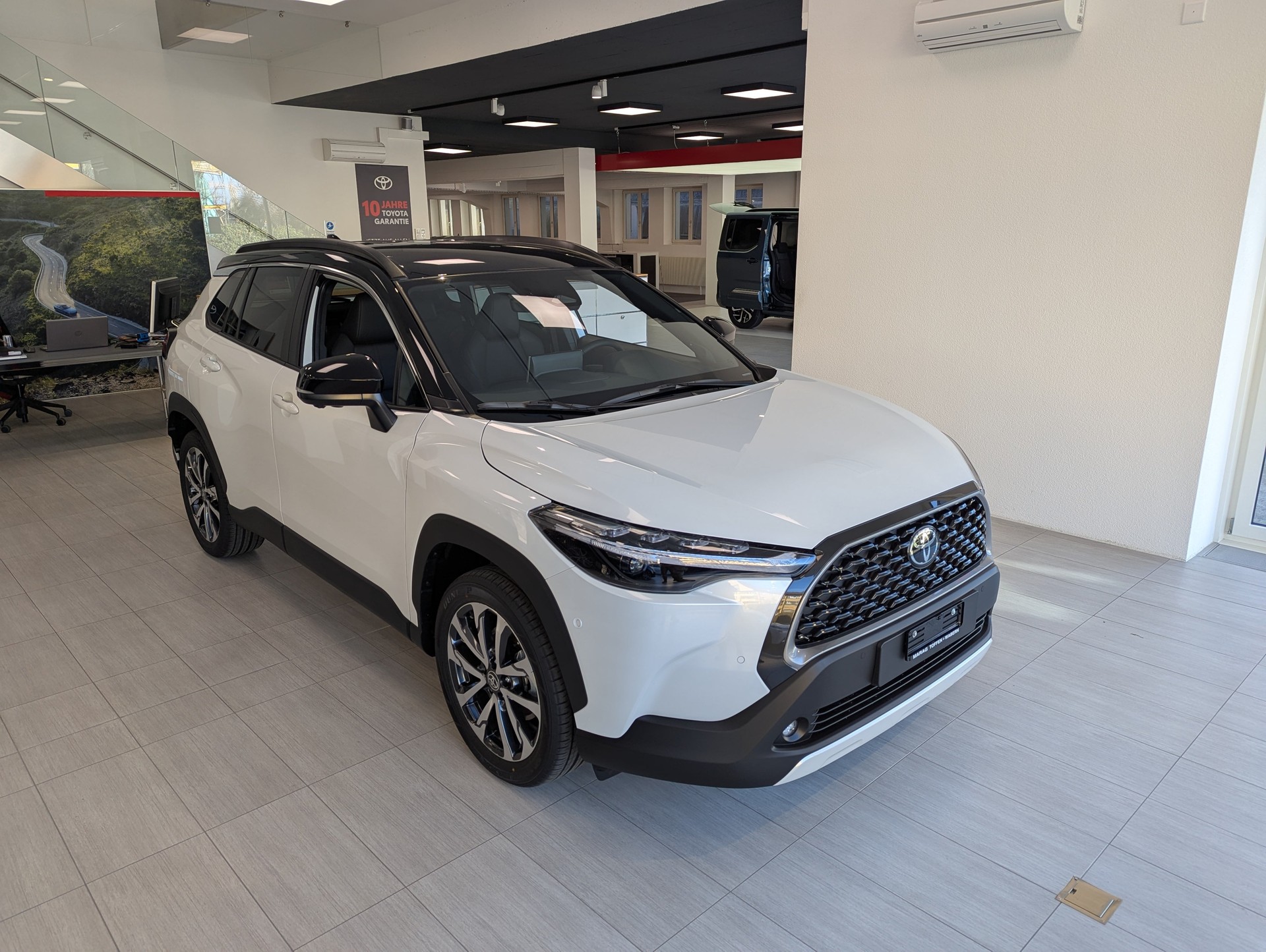 TOYOTA Corolla Cross 2.0 4WD Premium e-CVT-image-10