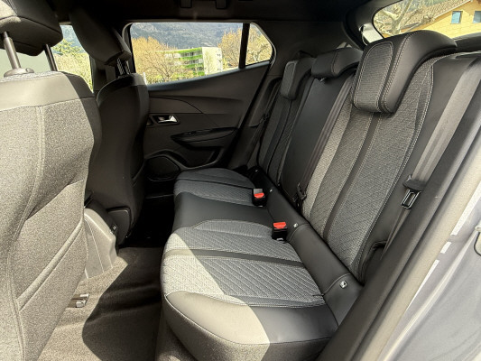 PEUGEOT 2008 1.2 PT Allure Prem.-image-4