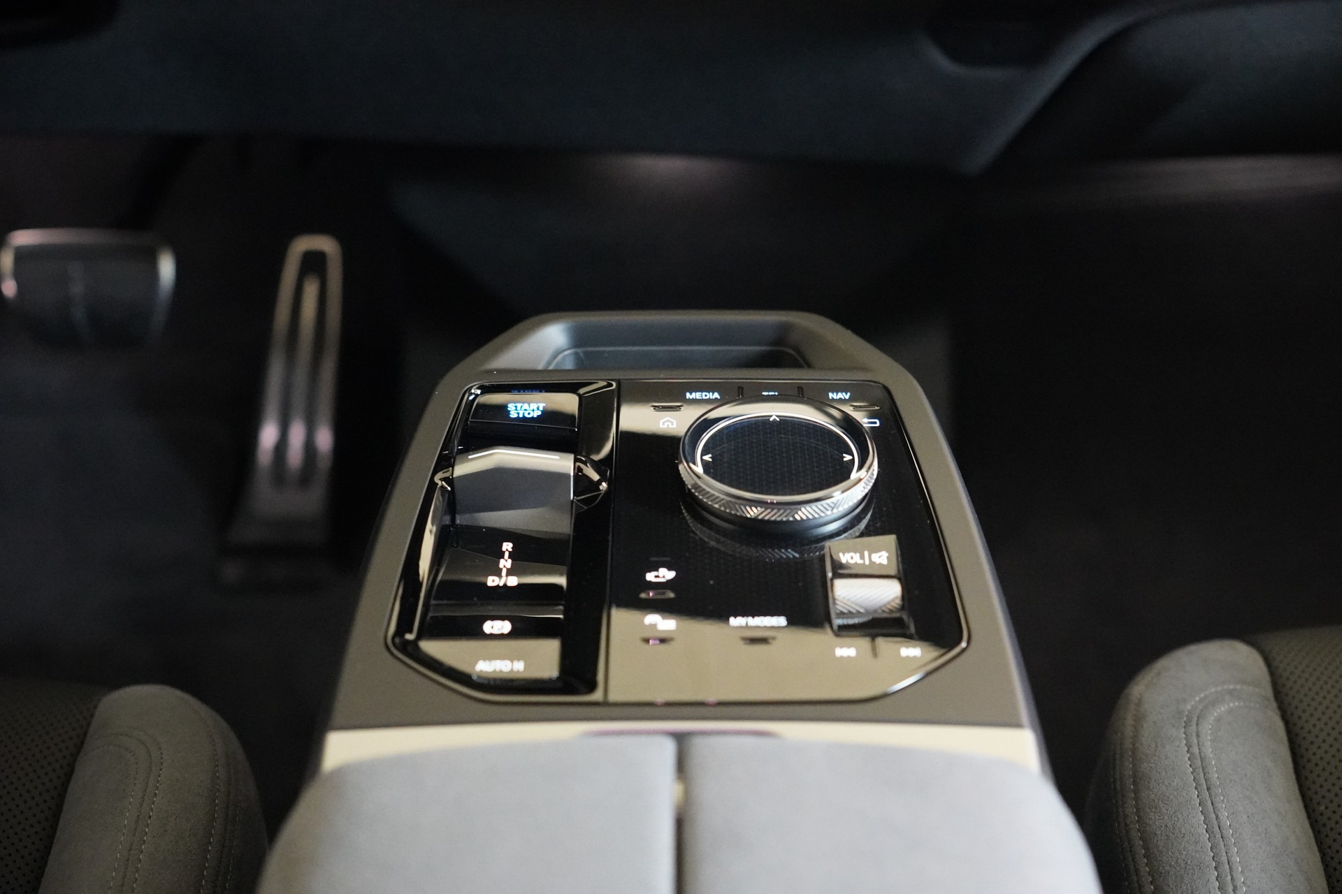 BMW iX xDrive45 M Sport-image-20