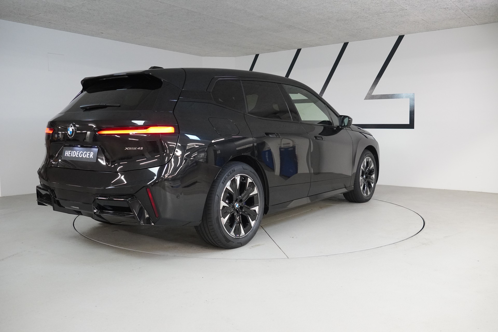 BMW iX xDrive45 M Sport-image-7