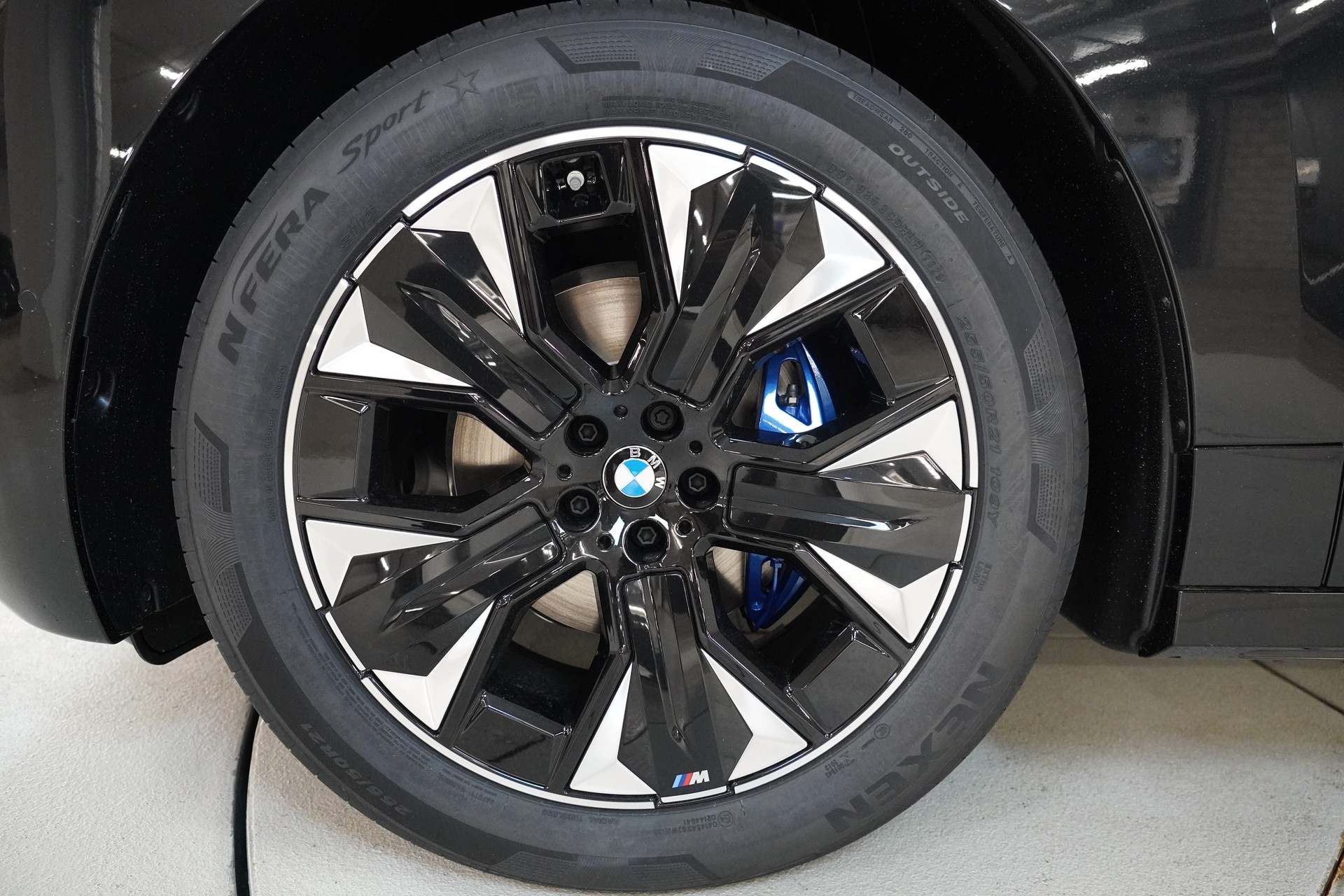 BMW iX xDrive45 M Sport-image-10