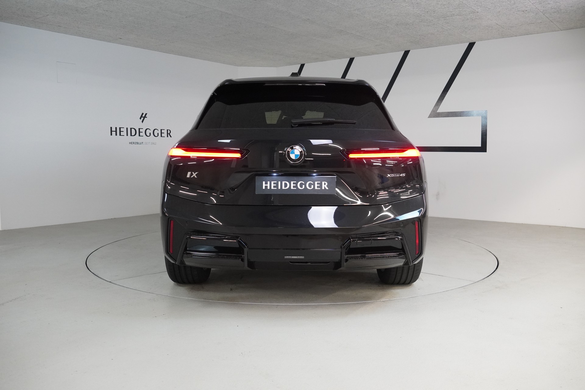 BMW iX xDrive45 M Sport-image-6