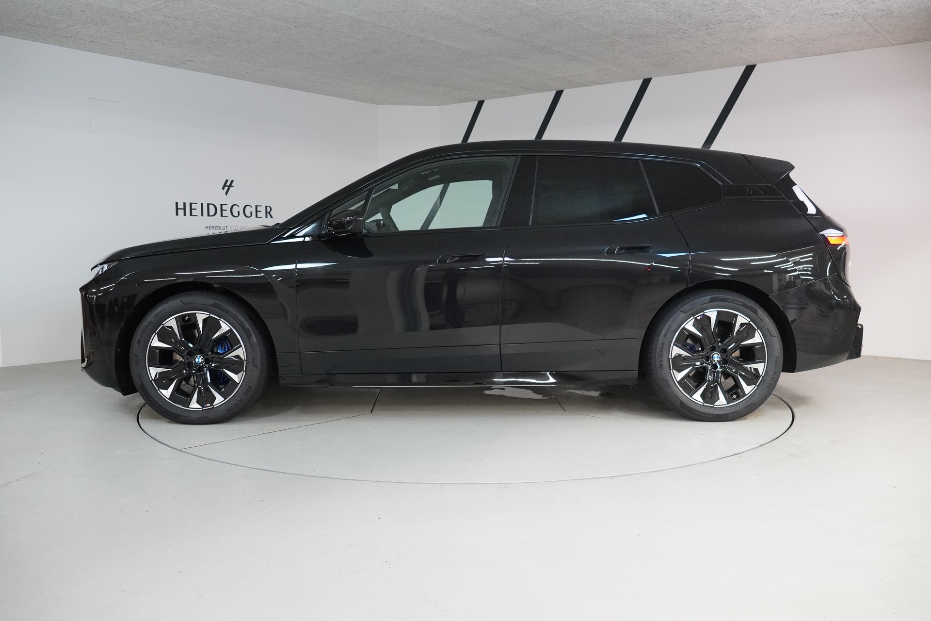 BMW iX xDrive45 M Sport-image-4
