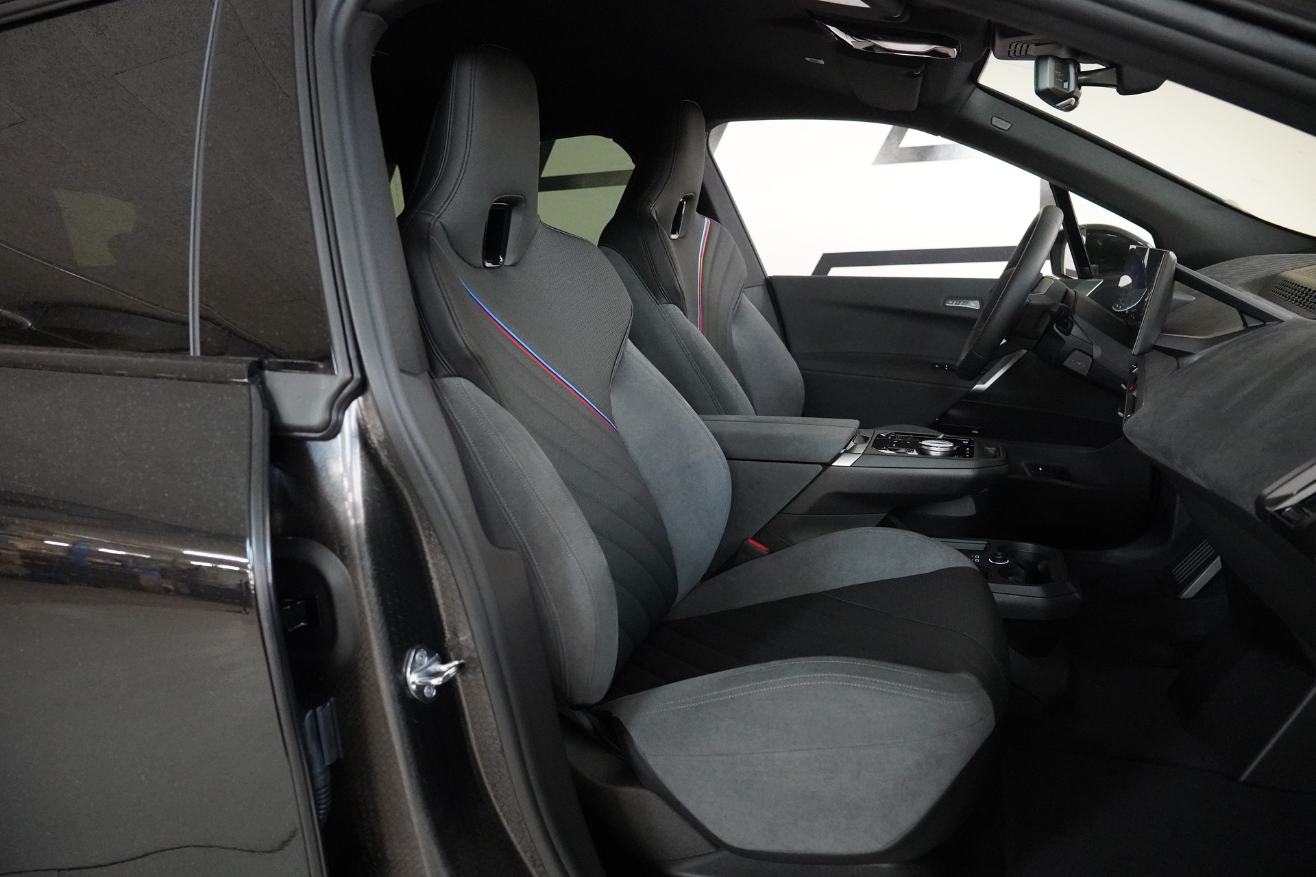 BMW iX xDrive45 M Sport-image-15