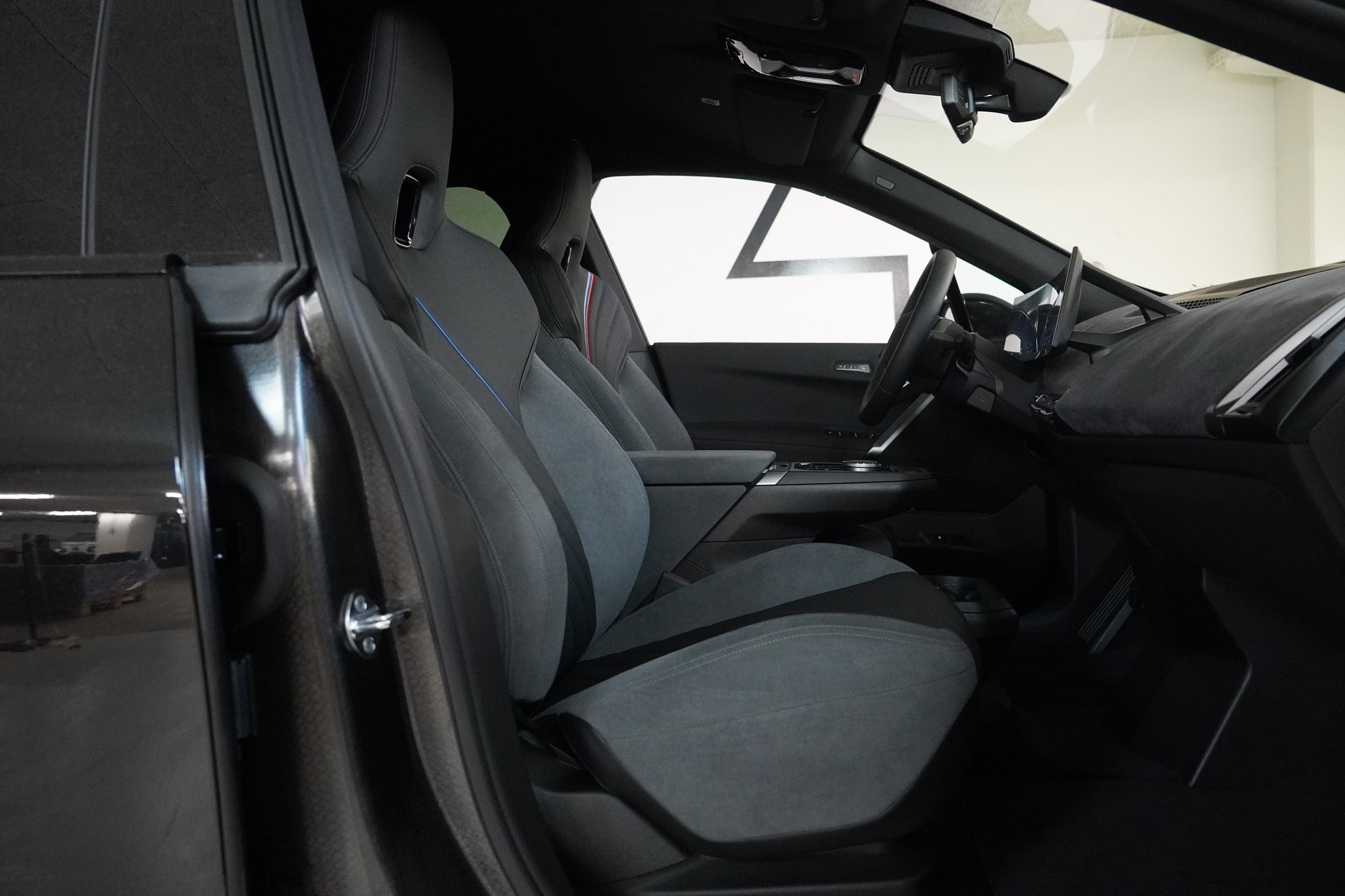BMW iX xDrive45 M Sport-image-14