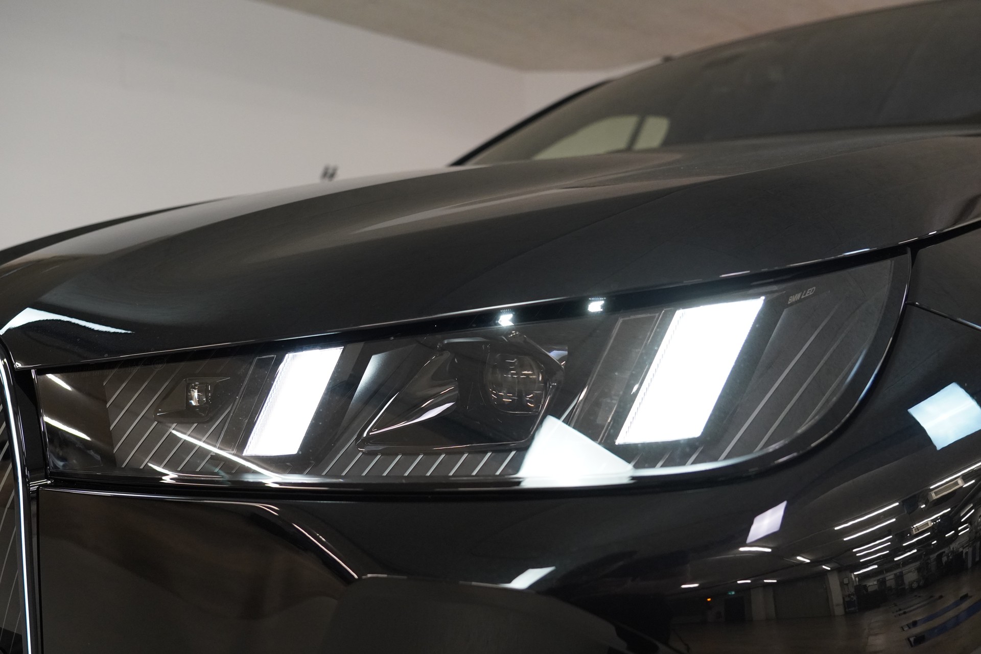 BMW iX xDrive45 M Sport-image-9