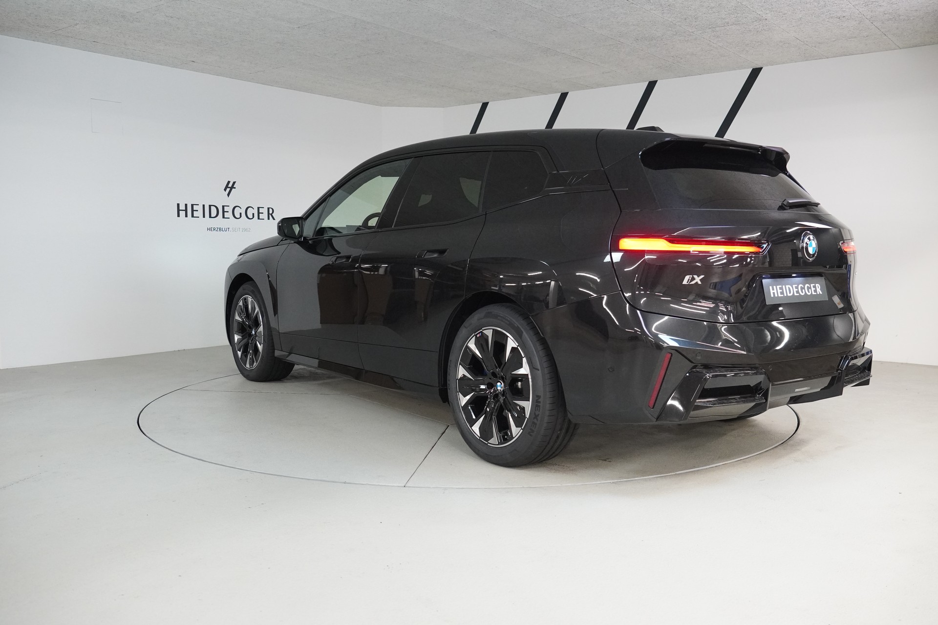 BMW iX xDrive45 M Sport-image-5