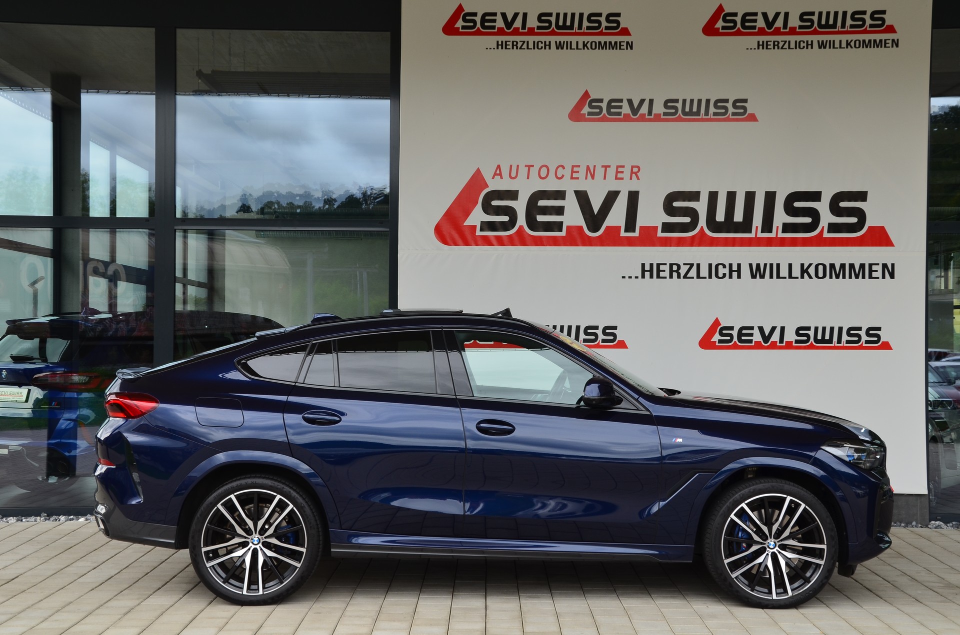 BMW X6 xDrive 48V 40d Steptronic M Sport Tansanitblau*Frisch ab MFK,1 Jahr oder 20'000km Garantie*-image-3