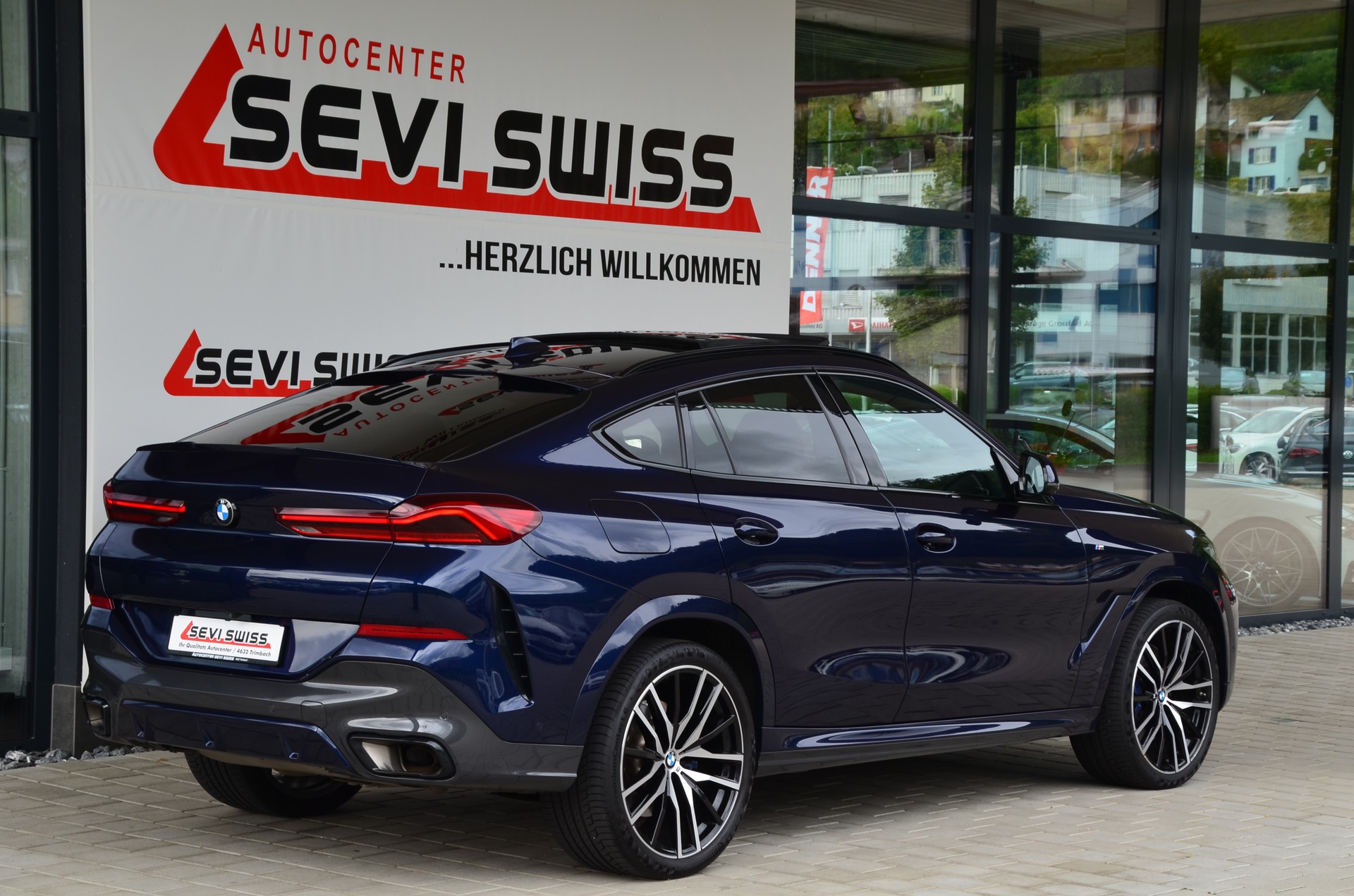 BMW X6 xDrive 48V 40d Steptronic M Sport Tansanitblau*Frisch ab MFK,1 Jahr oder 20'000km Garantie*-image-4