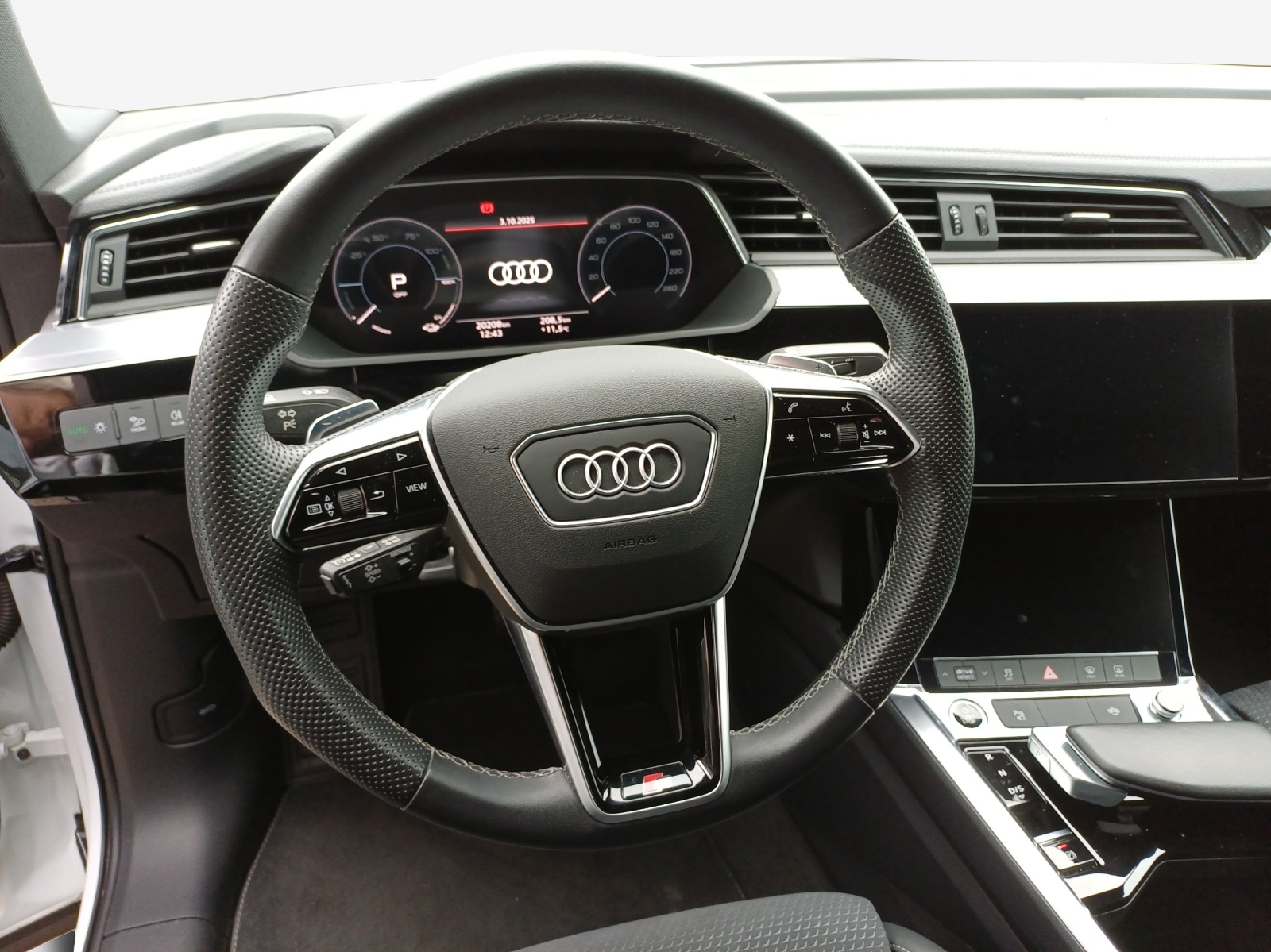 AUDI e-tron 55 Sportback Advanced Black Edition quattro-image-10