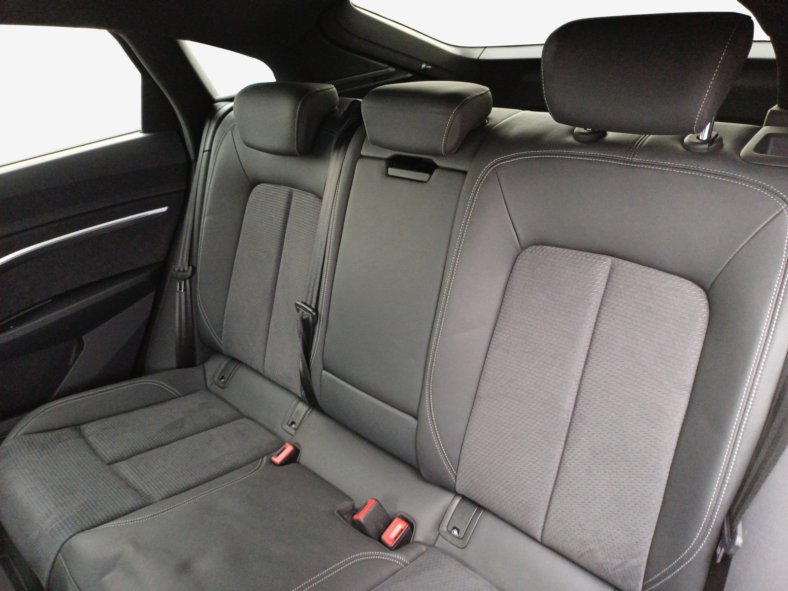 AUDI e-tron 55 Sportback Advanced Black Edition quattro-image-12