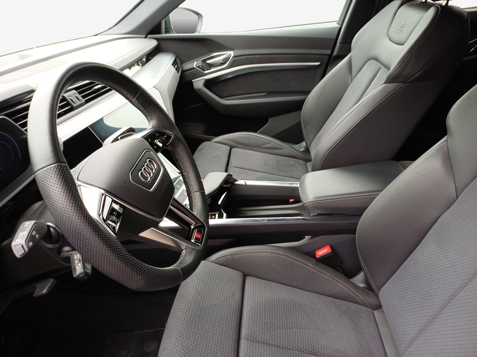AUDI e-tron 55 Sportback Advanced Black Edition quattro-image-8