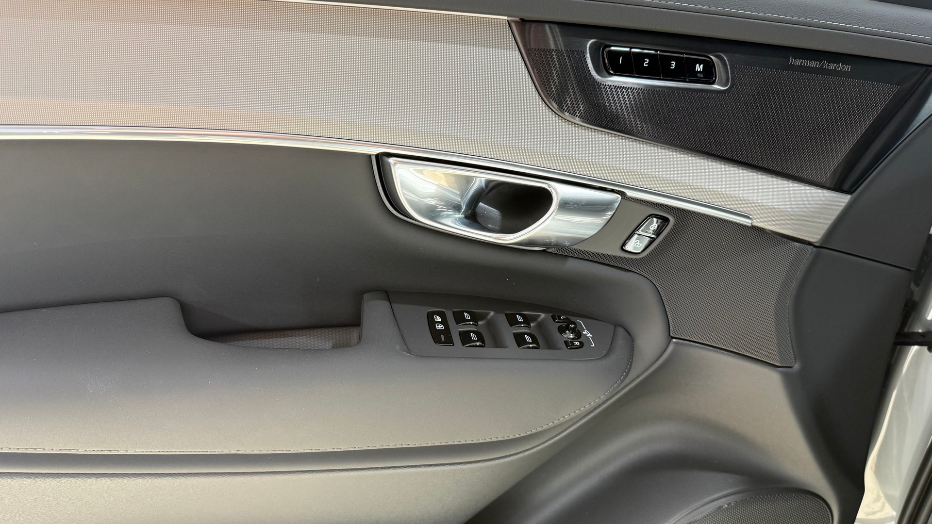VOLVO XC90 2.0 T8 TE Black Edition e-image-11