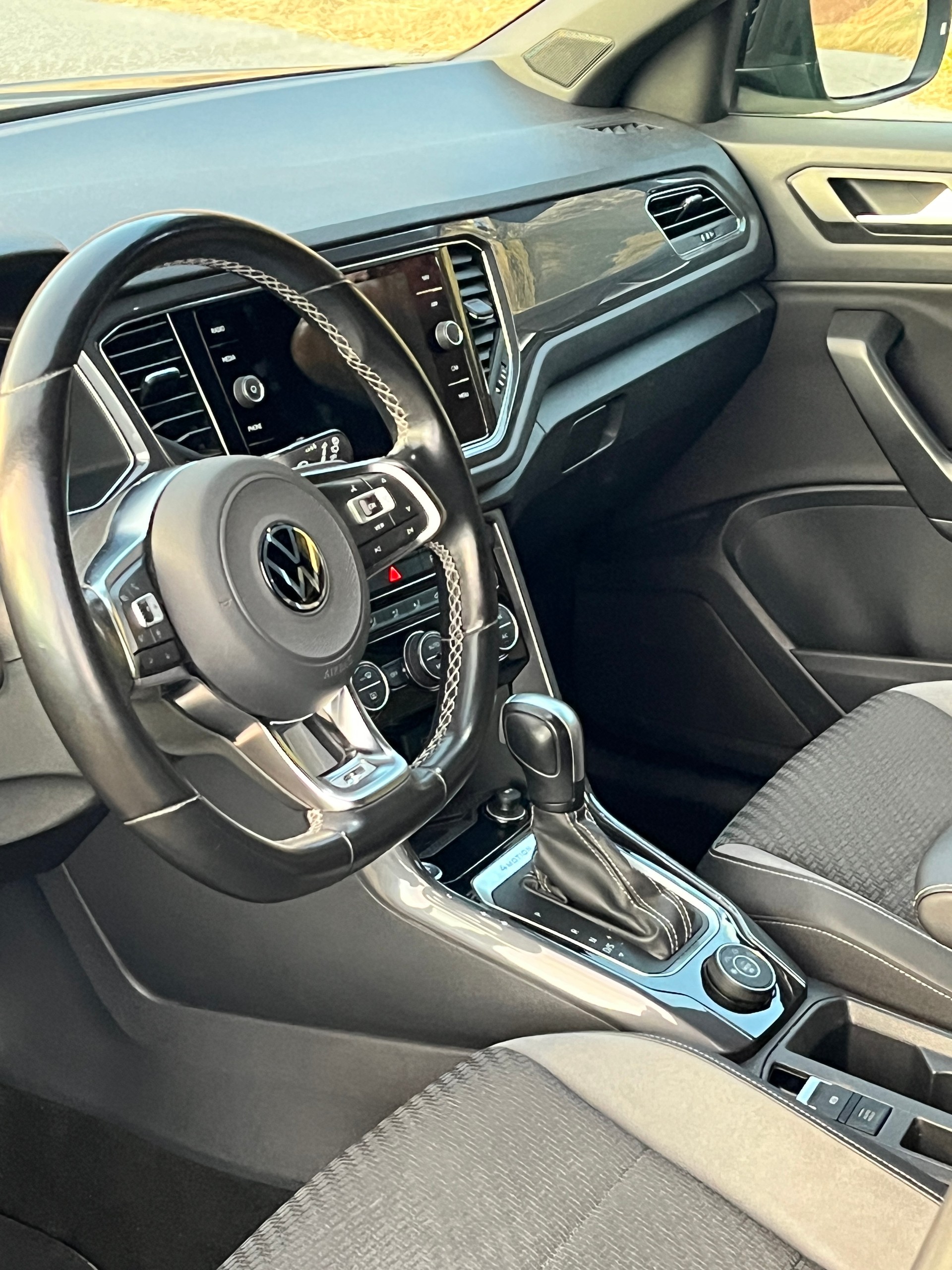 VW T-Roc 2.0 TSI Sport Selection DSG 4Motion-image-11