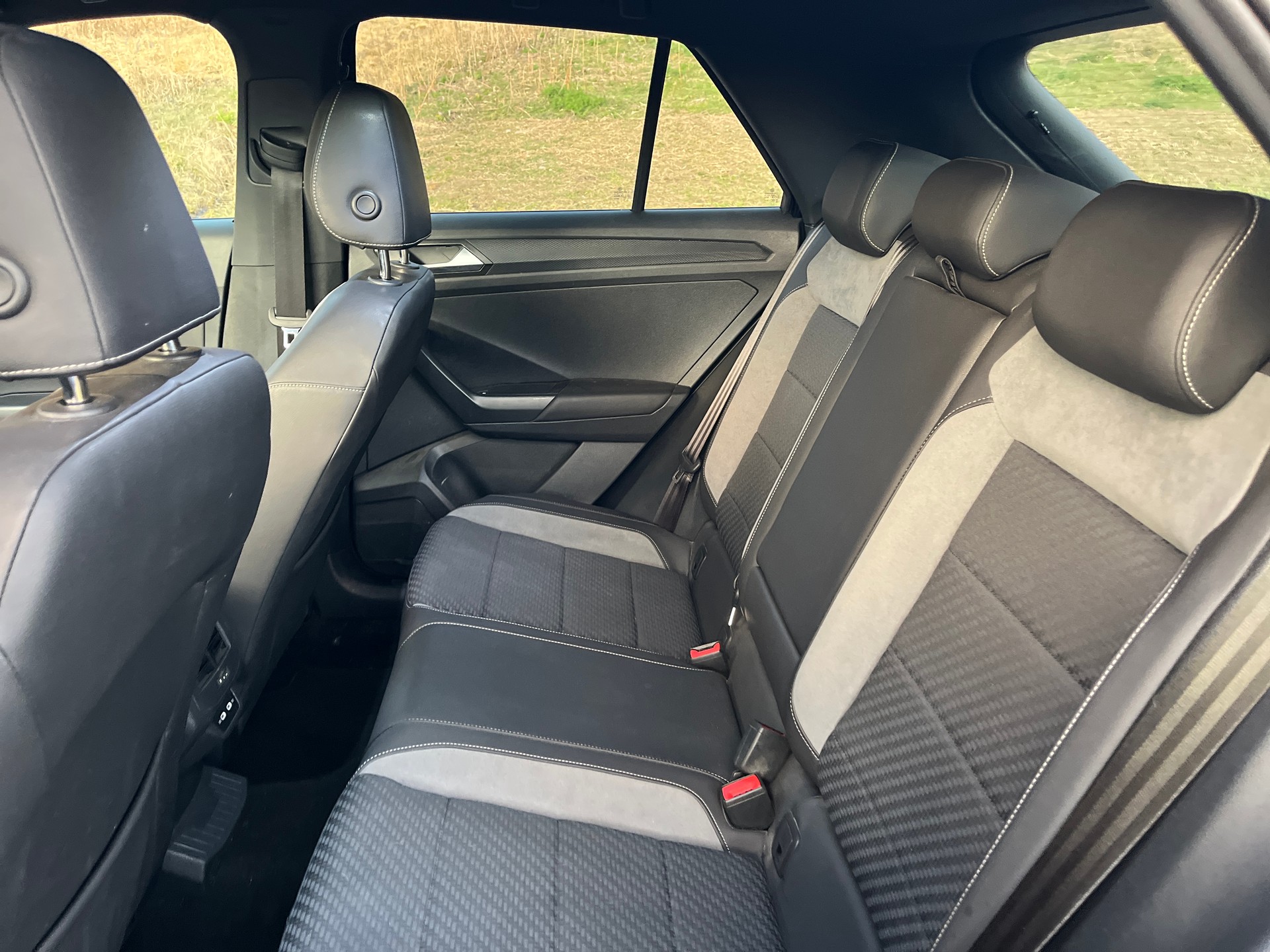 VW T-Roc 2.0 TSI Sport Selection DSG 4Motion-image-15