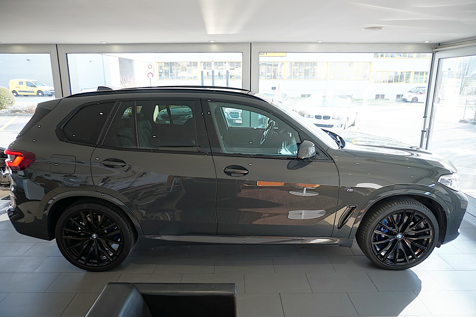 BMW X5 xDrive 48V 40d M Sport Steptronic-showroom-element-3