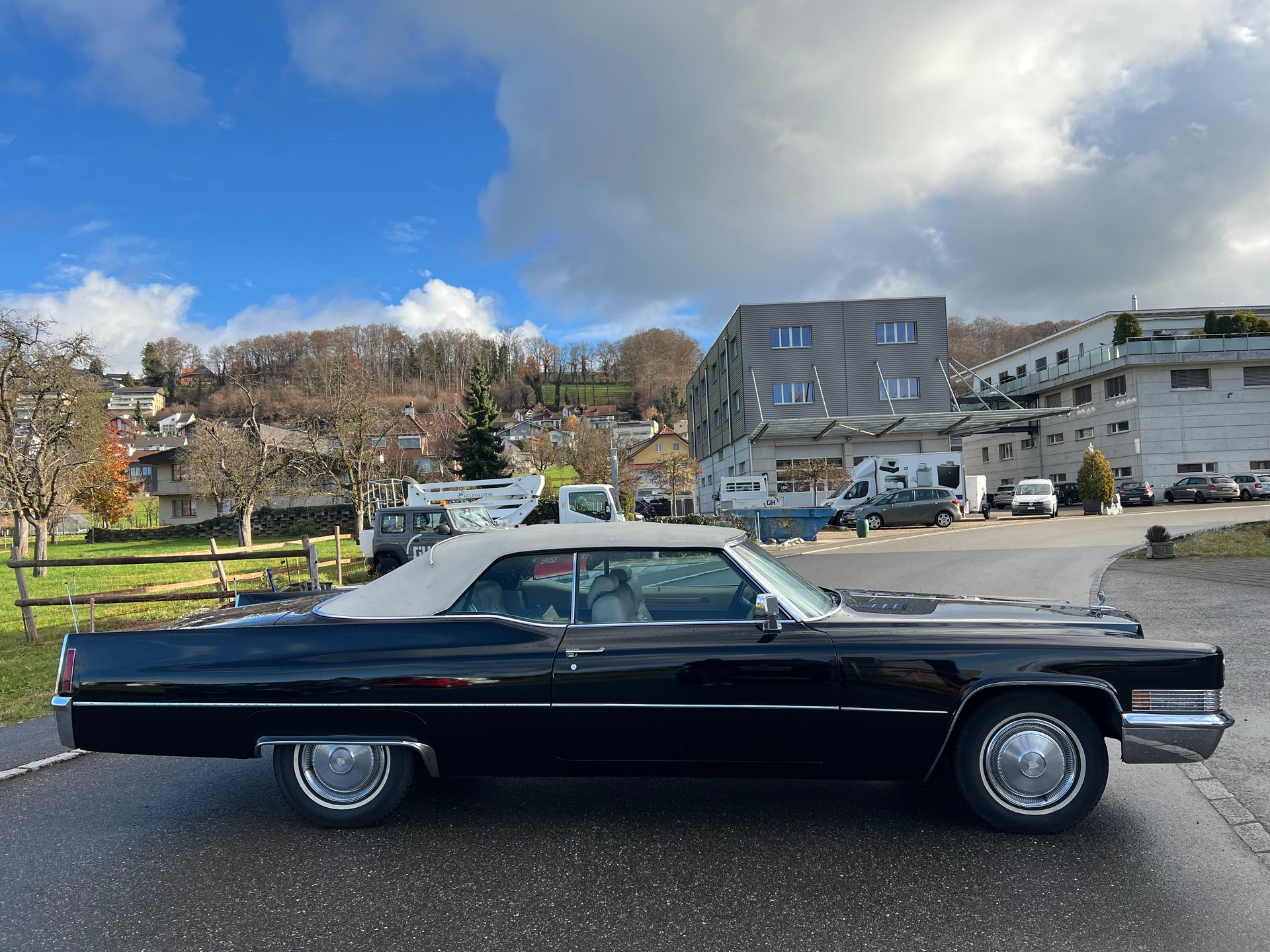 CADILLAC CONVERTIBLE-image-3
