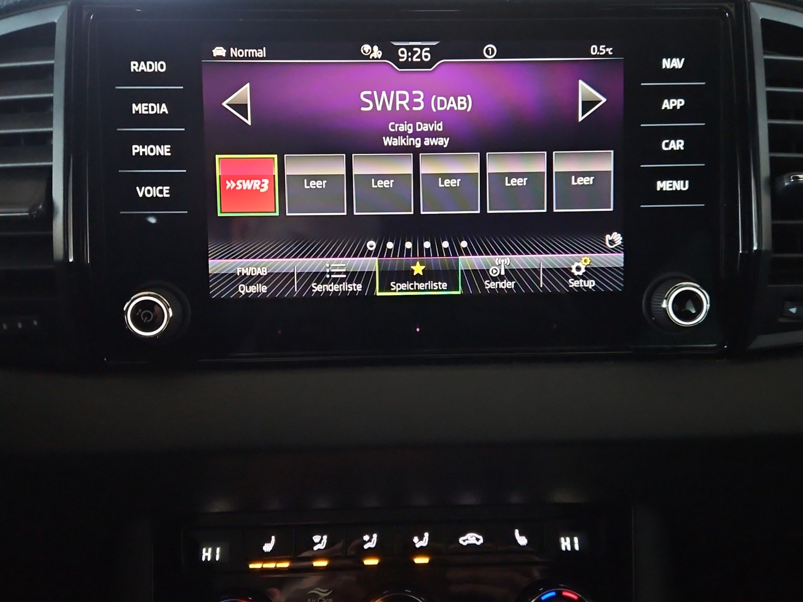 SKODA Karoq 2.0 TSI SportLine 4x4 DSG-image-17