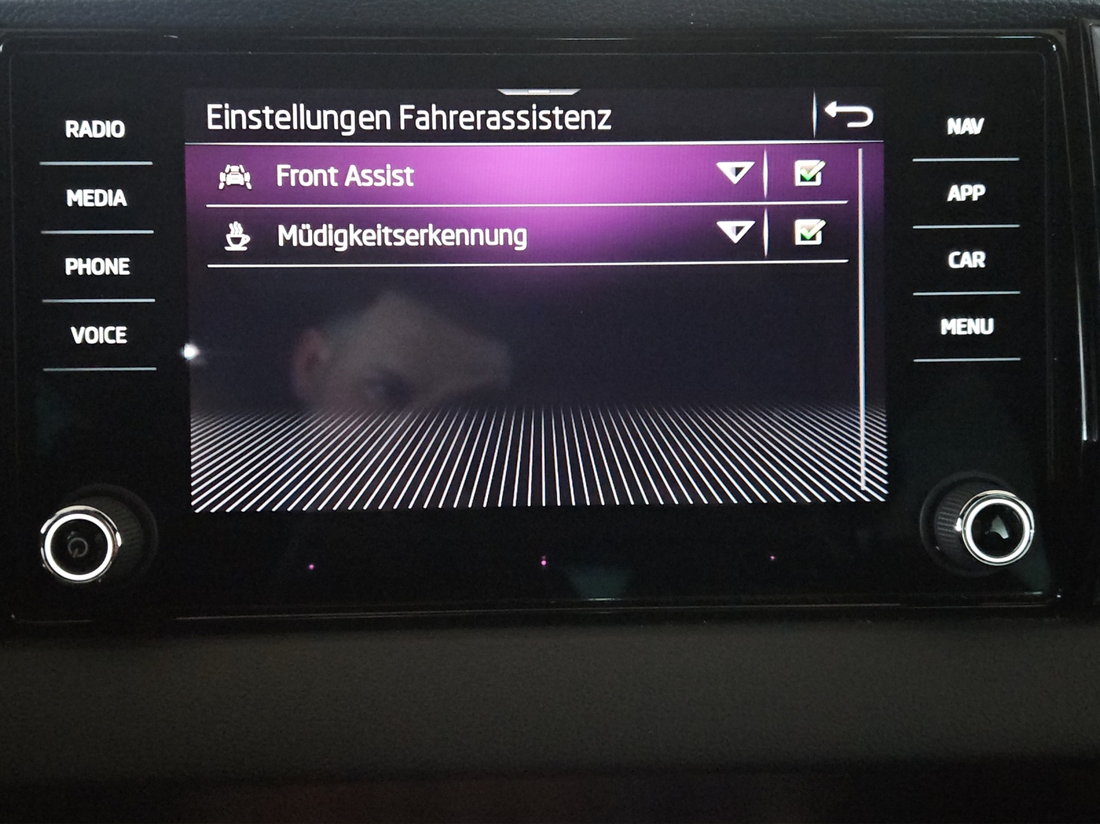 SKODA Karoq 2.0 TSI SportLine 4x4 DSG-image-18