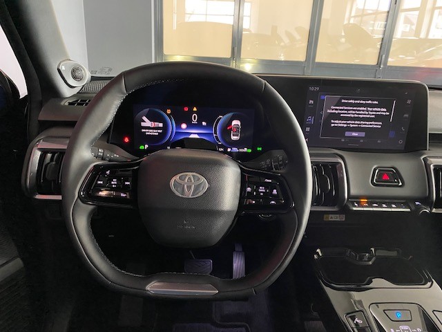 TOYOTA Urban Cruiser Premium AWD-image-10