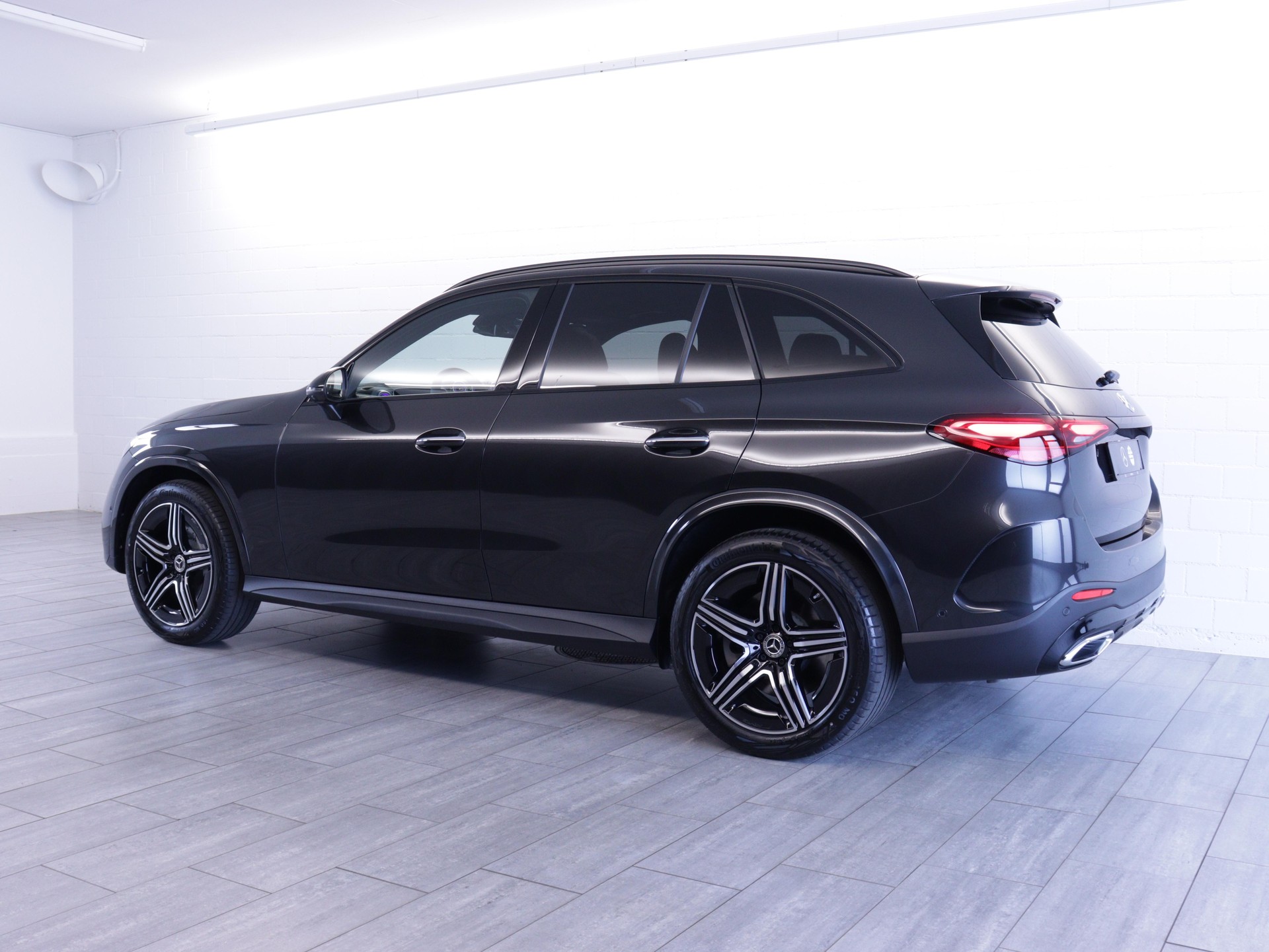 MERCEDES-BENZ GLC 220 d AMG Line 4matic-image-2