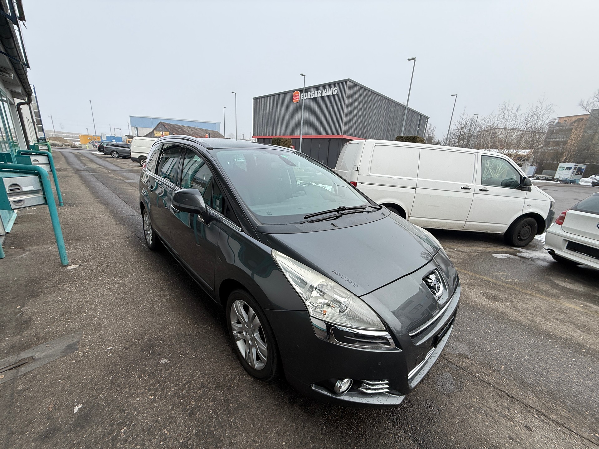 PEUGEOT 5008 1.6 16V T Sport Pack-image-3
