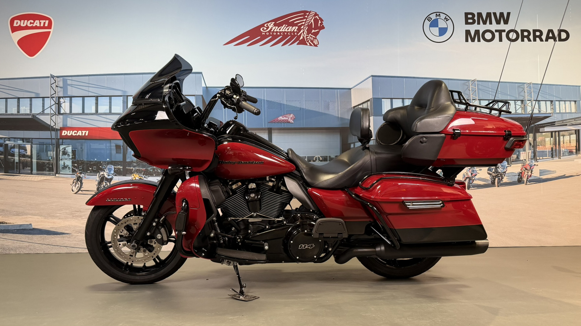 HARLEY-DAVIDSON FLTRK 1868 Road Glide Limited 114-showroom-element-3