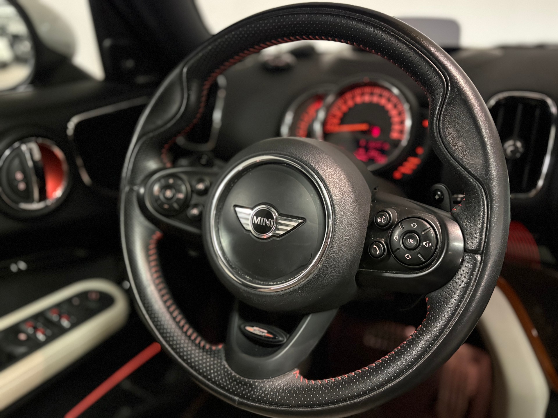 MINI Countryman Cooper S ALL4 Steptronic Frisch ab MFK-image-13