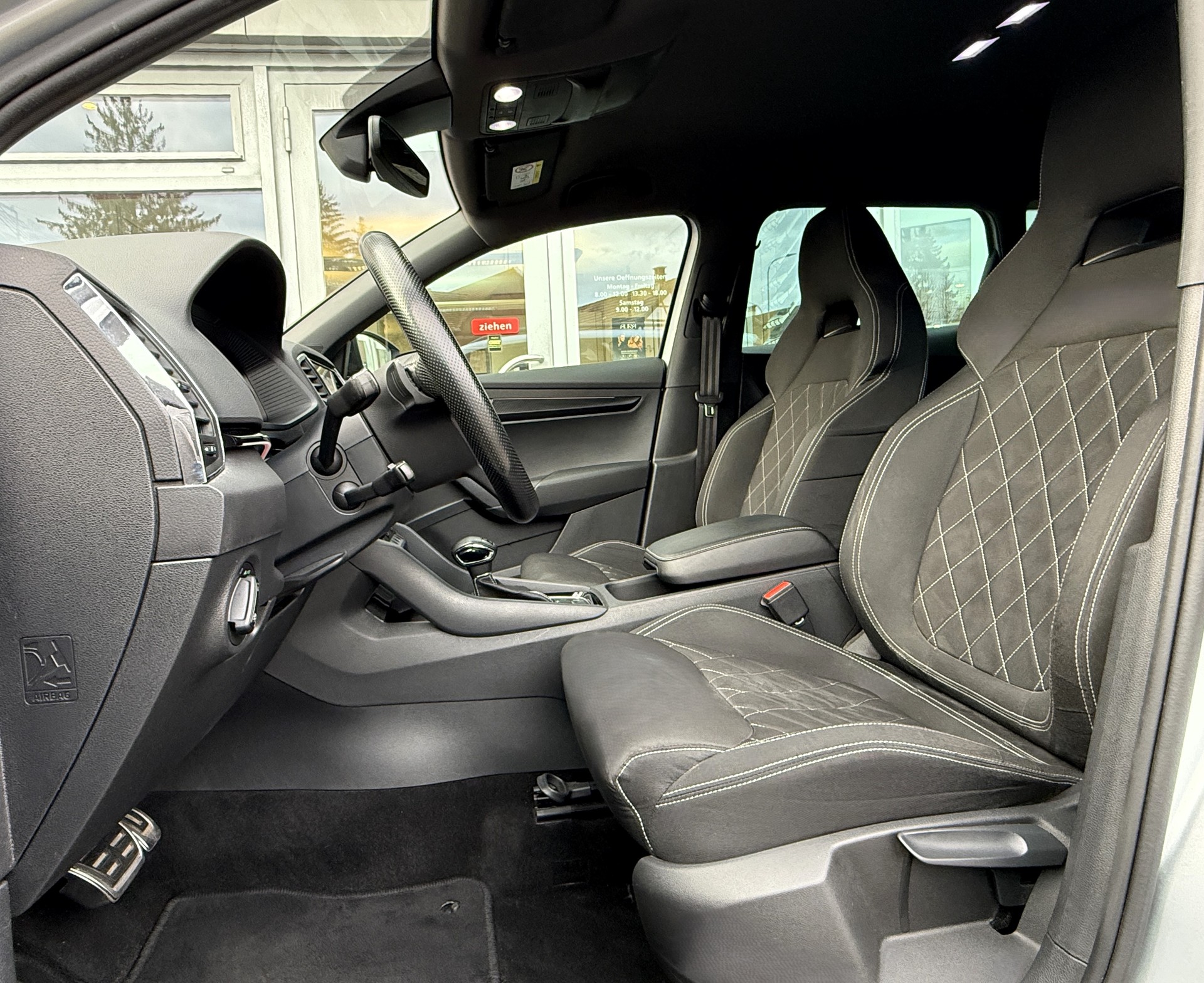 SKODA Karoq 2.0 TDI SCR SportLine 4x4 DSG-image-15