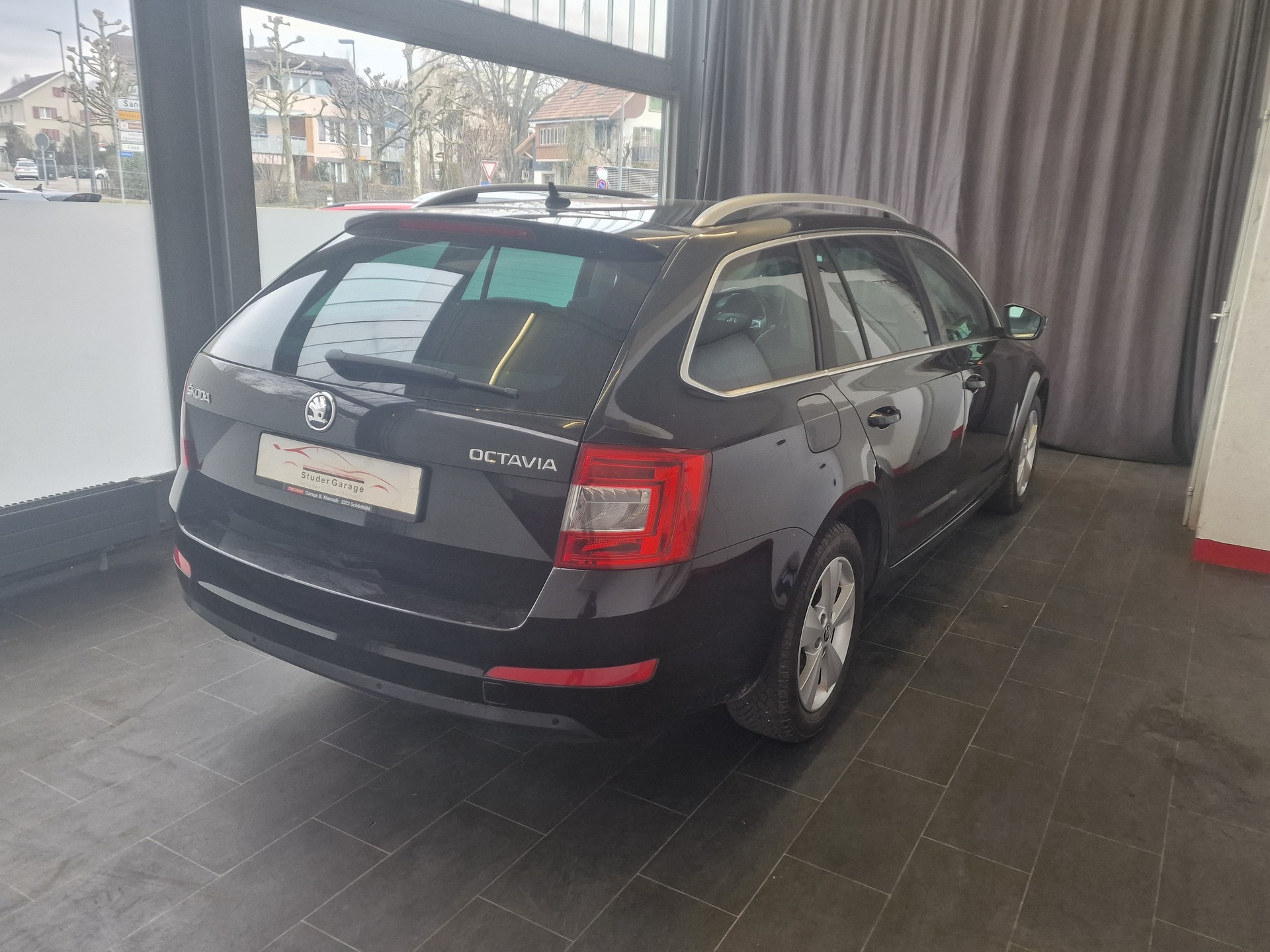SKODA Octavia Combi 1.6 TDI Swiss Edition DSG-image-6
