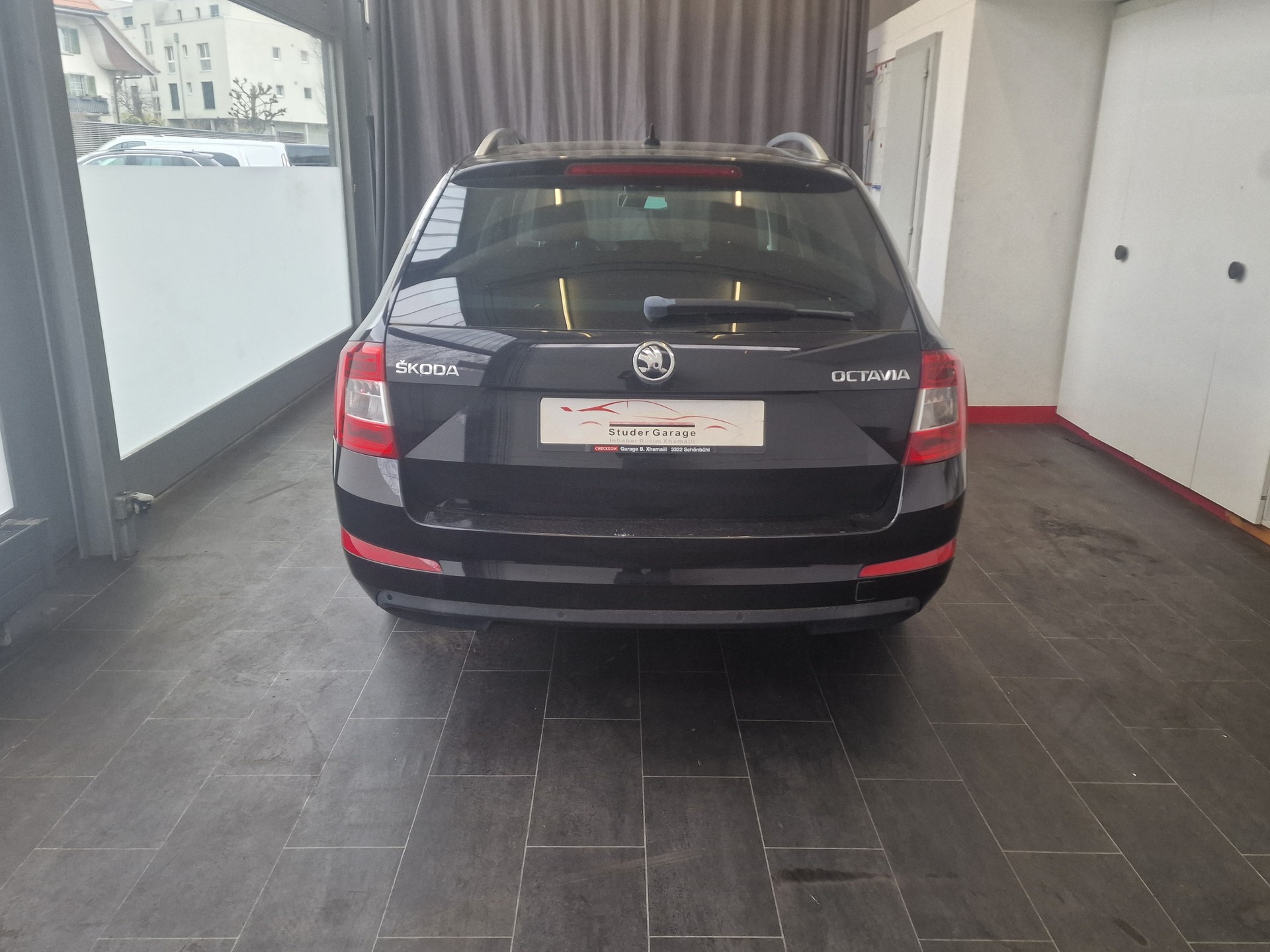 SKODA Octavia Combi 1.6 TDI Swiss Edition DSG-image-4