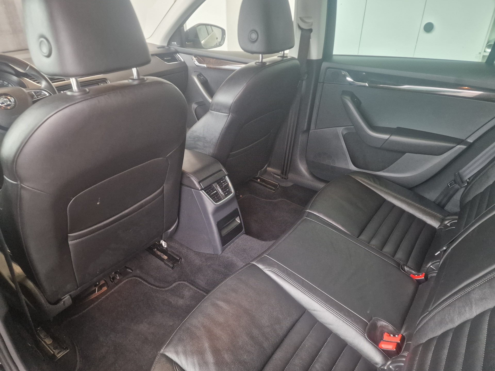 SKODA Octavia Combi 1.6 TDI Swiss Edition DSG-image-15