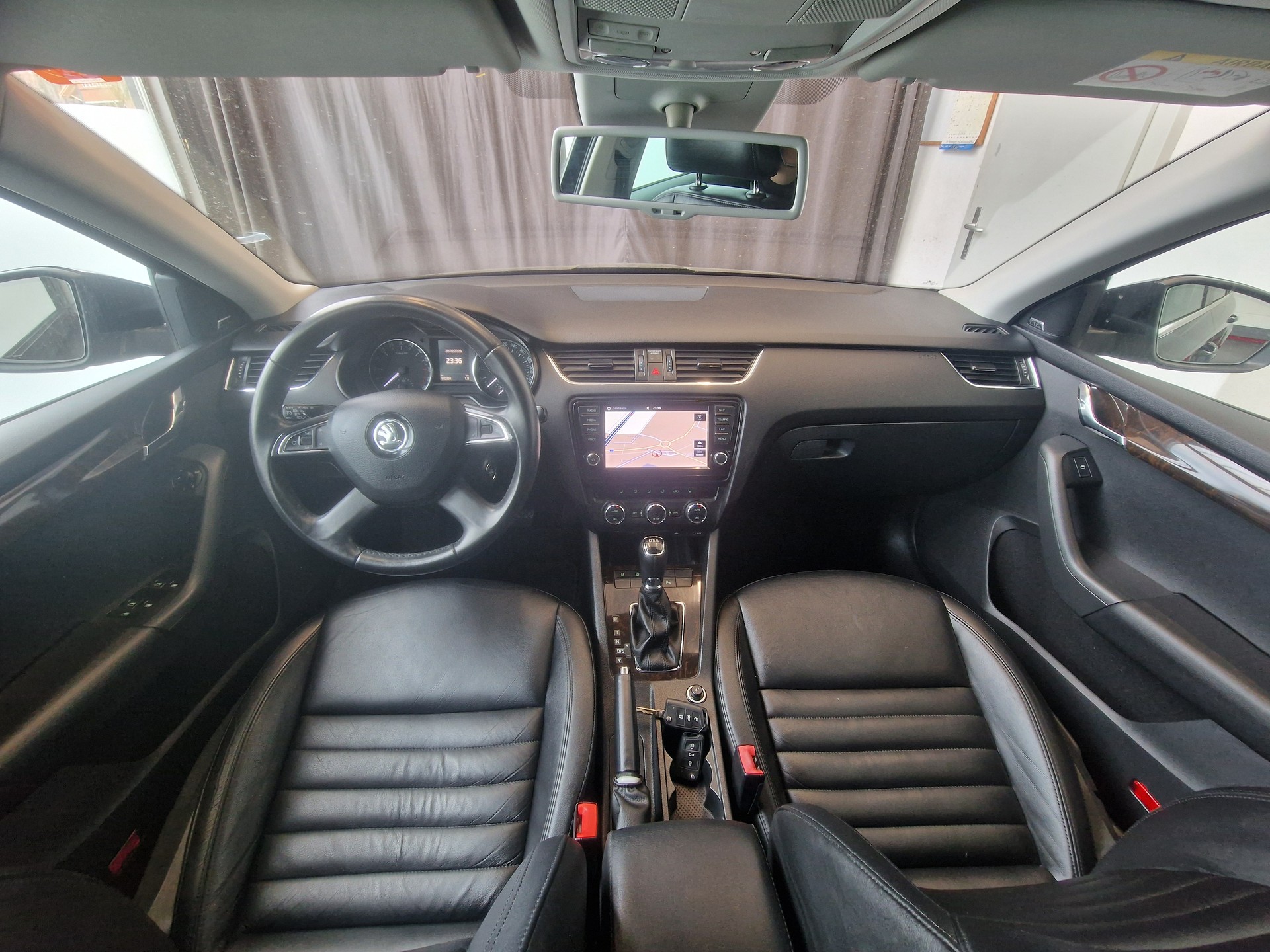 SKODA Octavia Combi 1.6 TDI Swiss Edition DSG-image-9