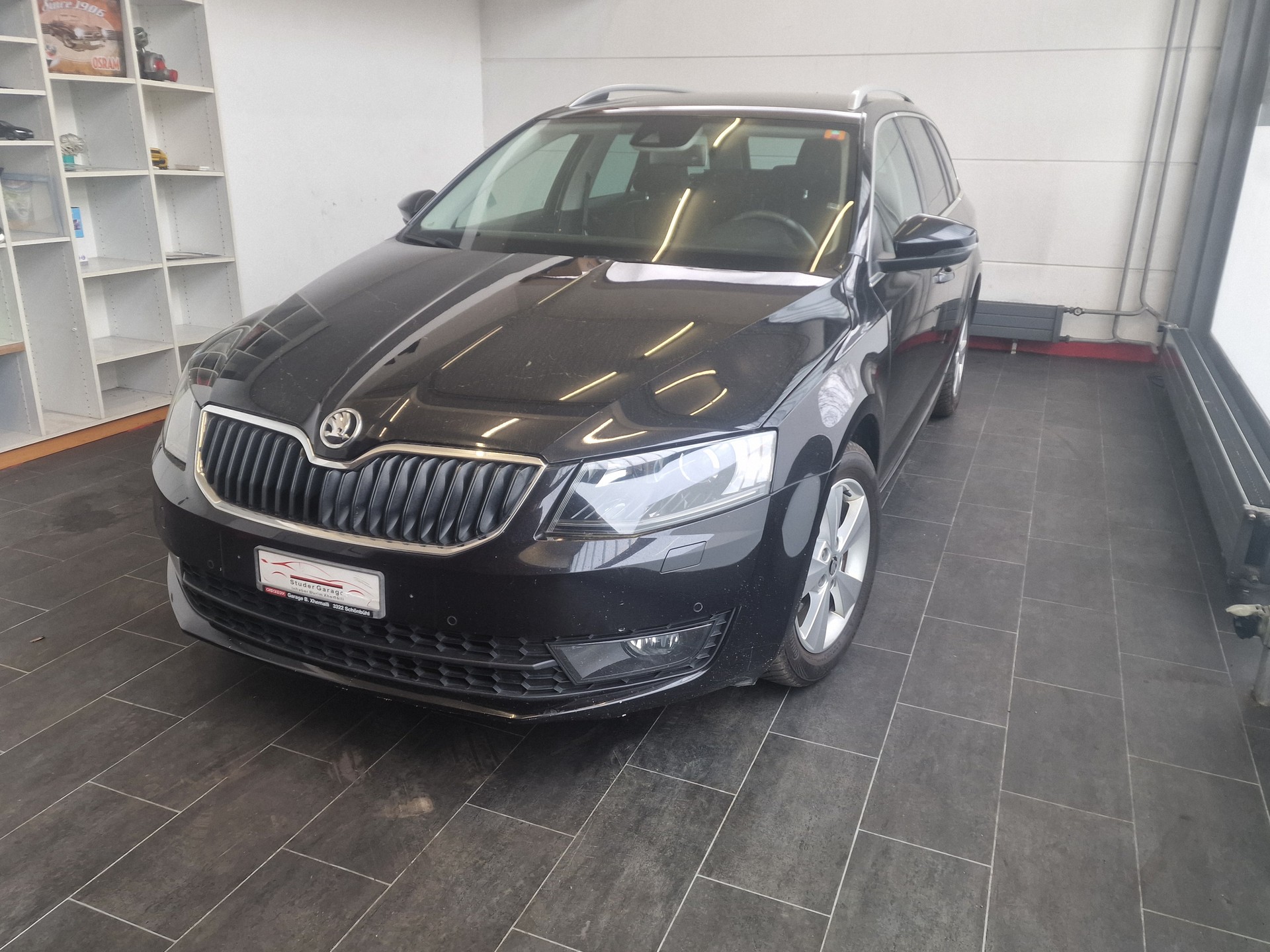 SKODA Octavia Combi 1.6 TDI Swiss Edition DSG-image-3