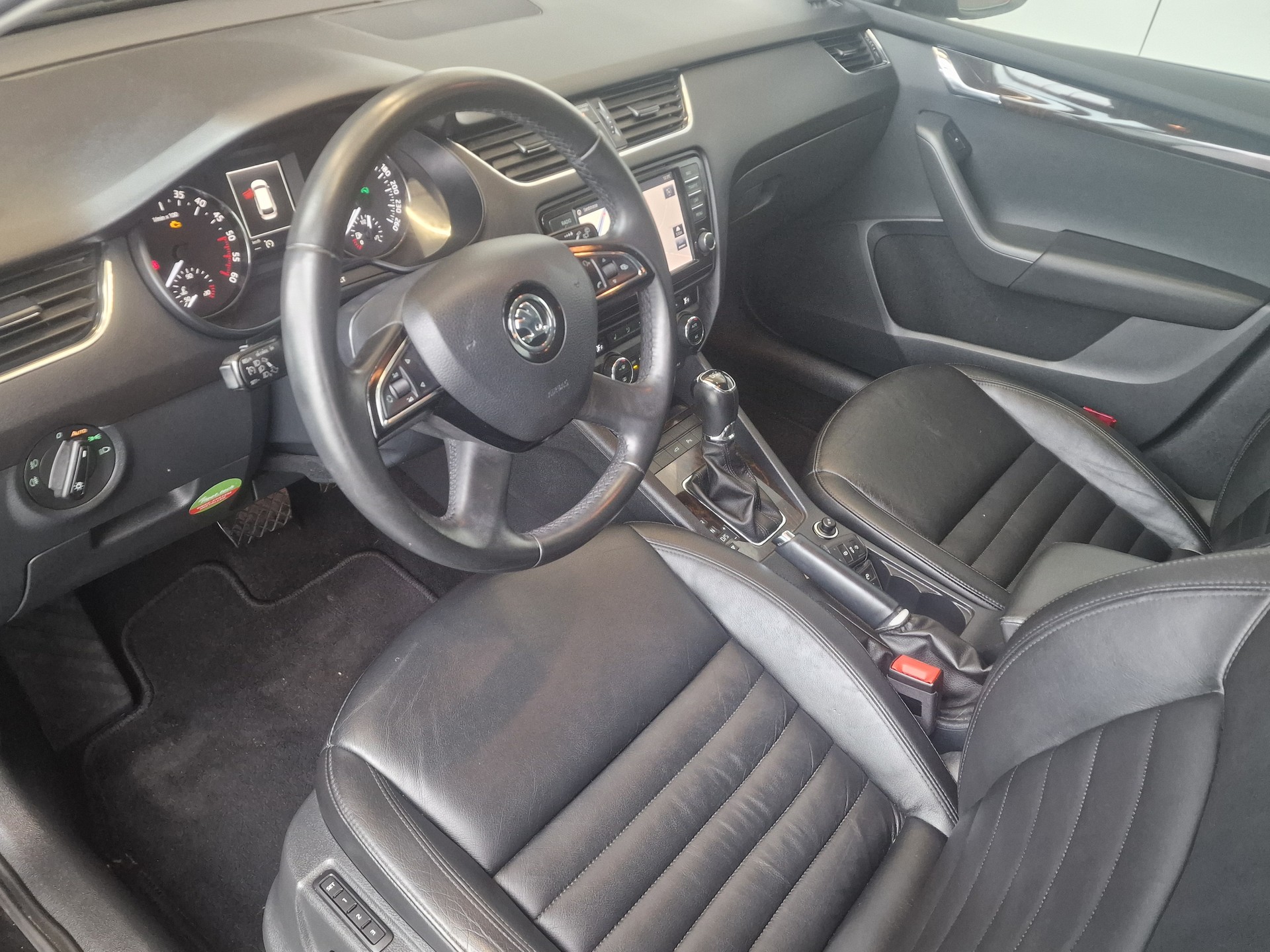 SKODA Octavia Combi 1.6 TDI Swiss Edition DSG-image-10