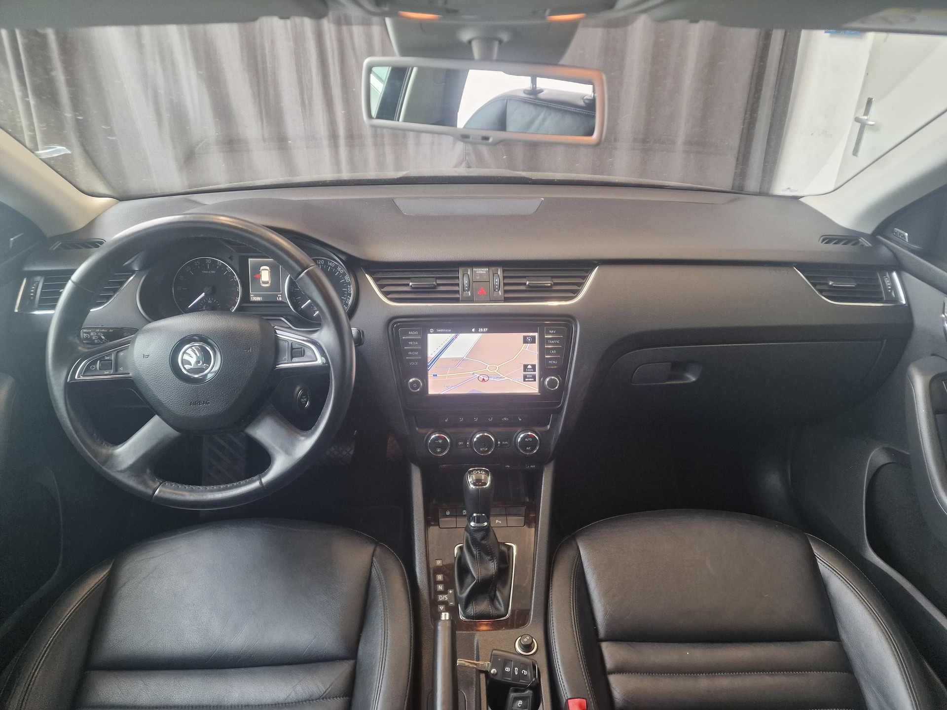 SKODA Octavia Combi 1.6 TDI Swiss Edition DSG-image-8